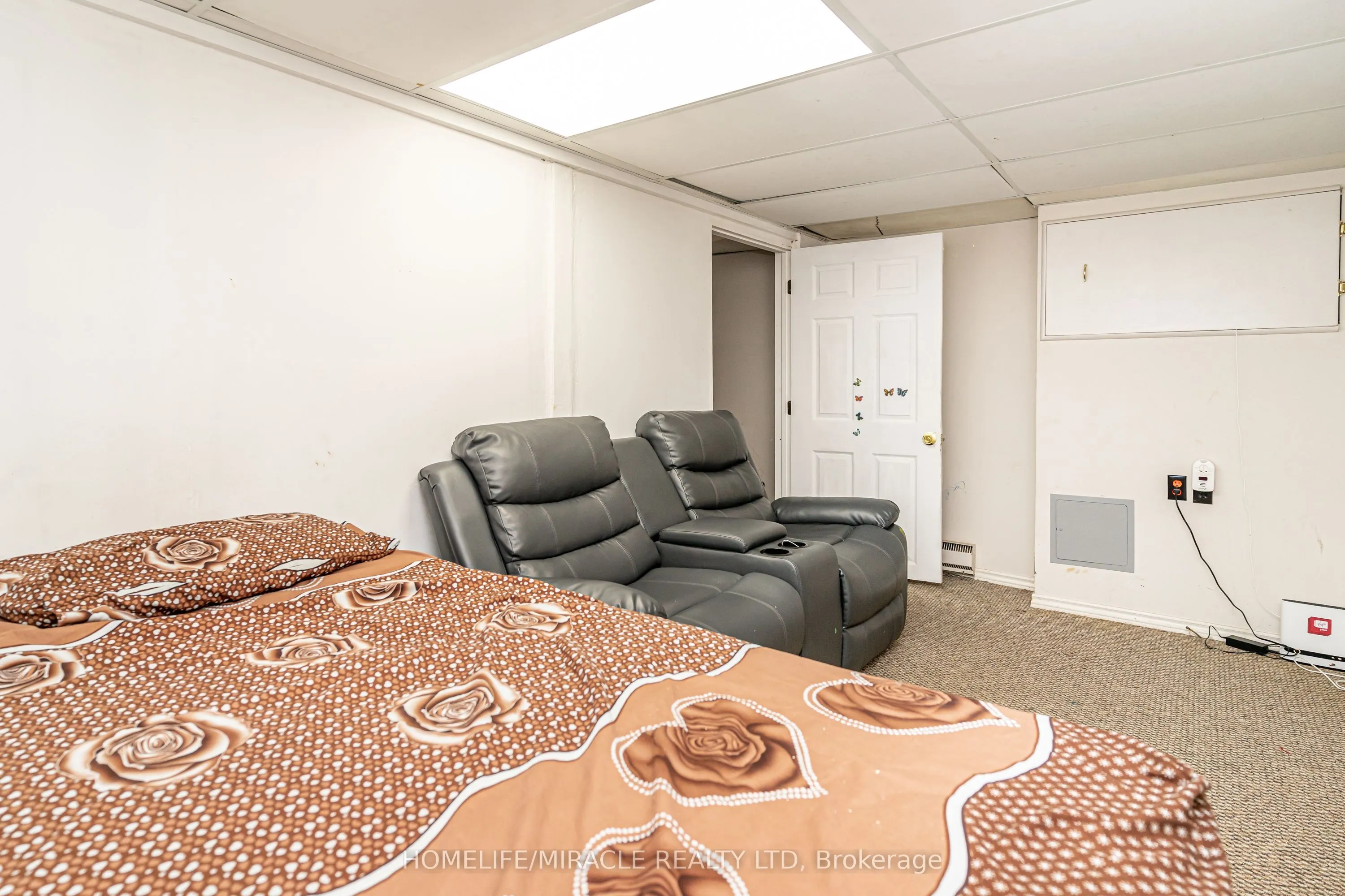 5 Holmcrest Court