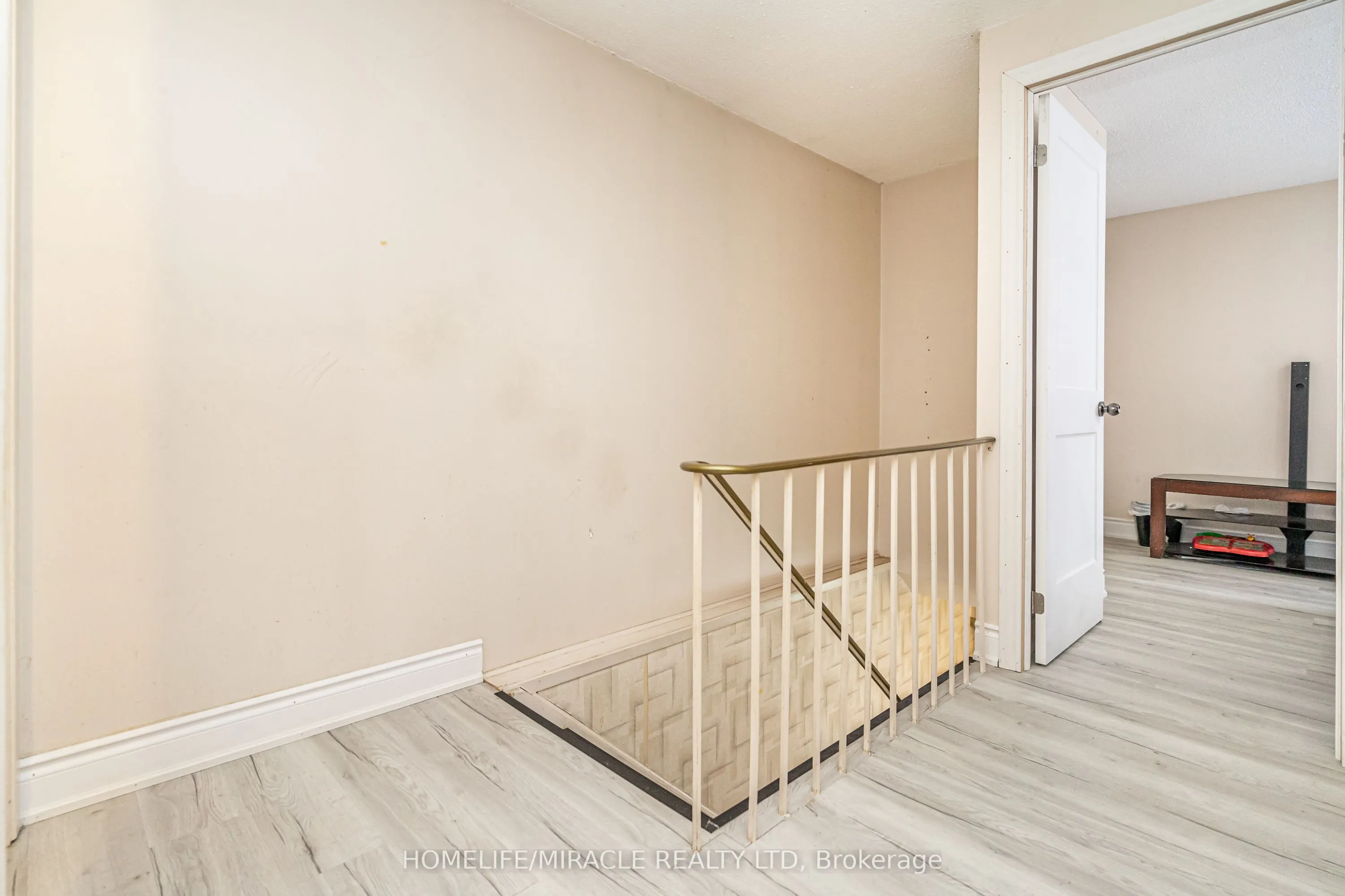 5 Holmcrest Court