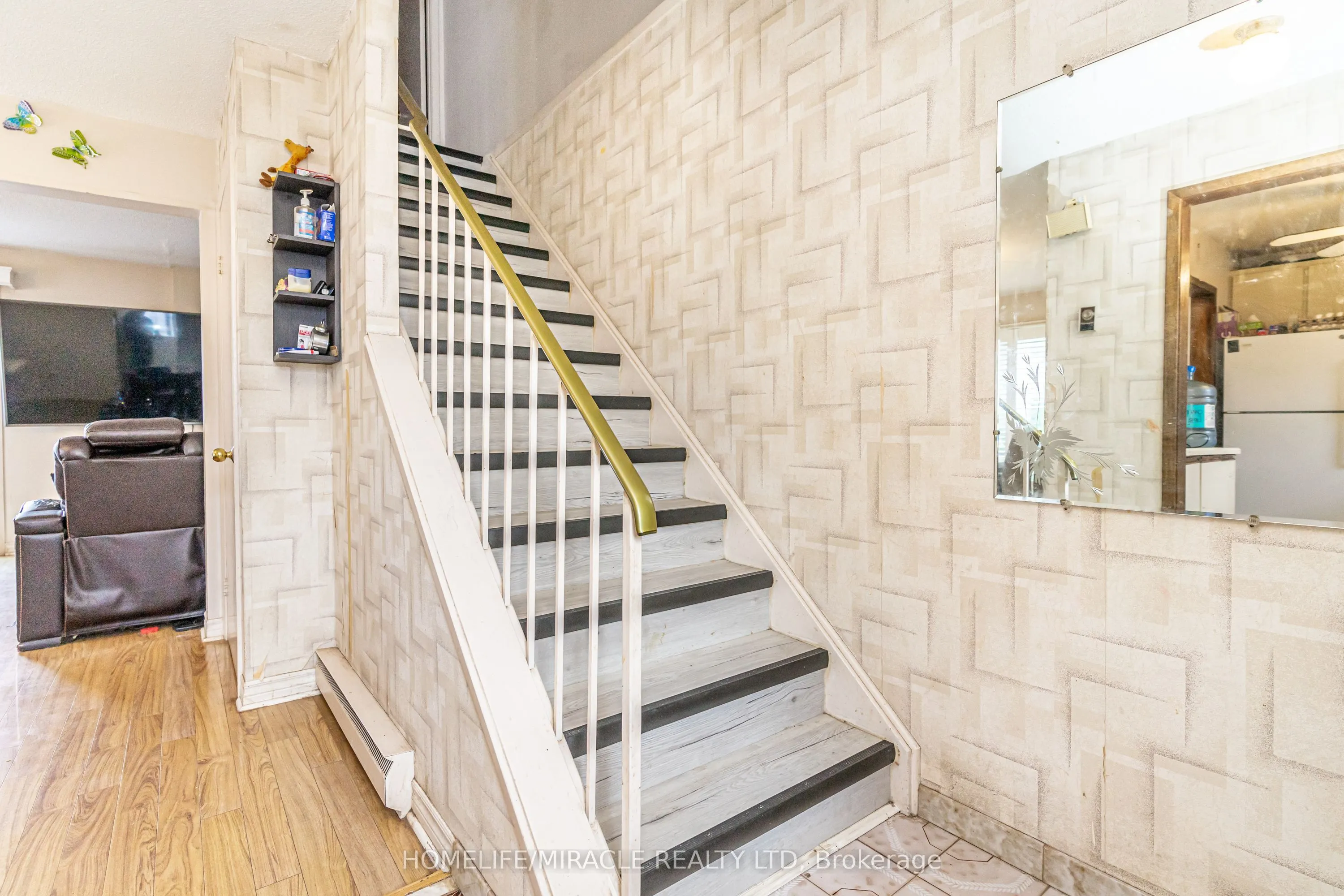 5 Holmcrest Court