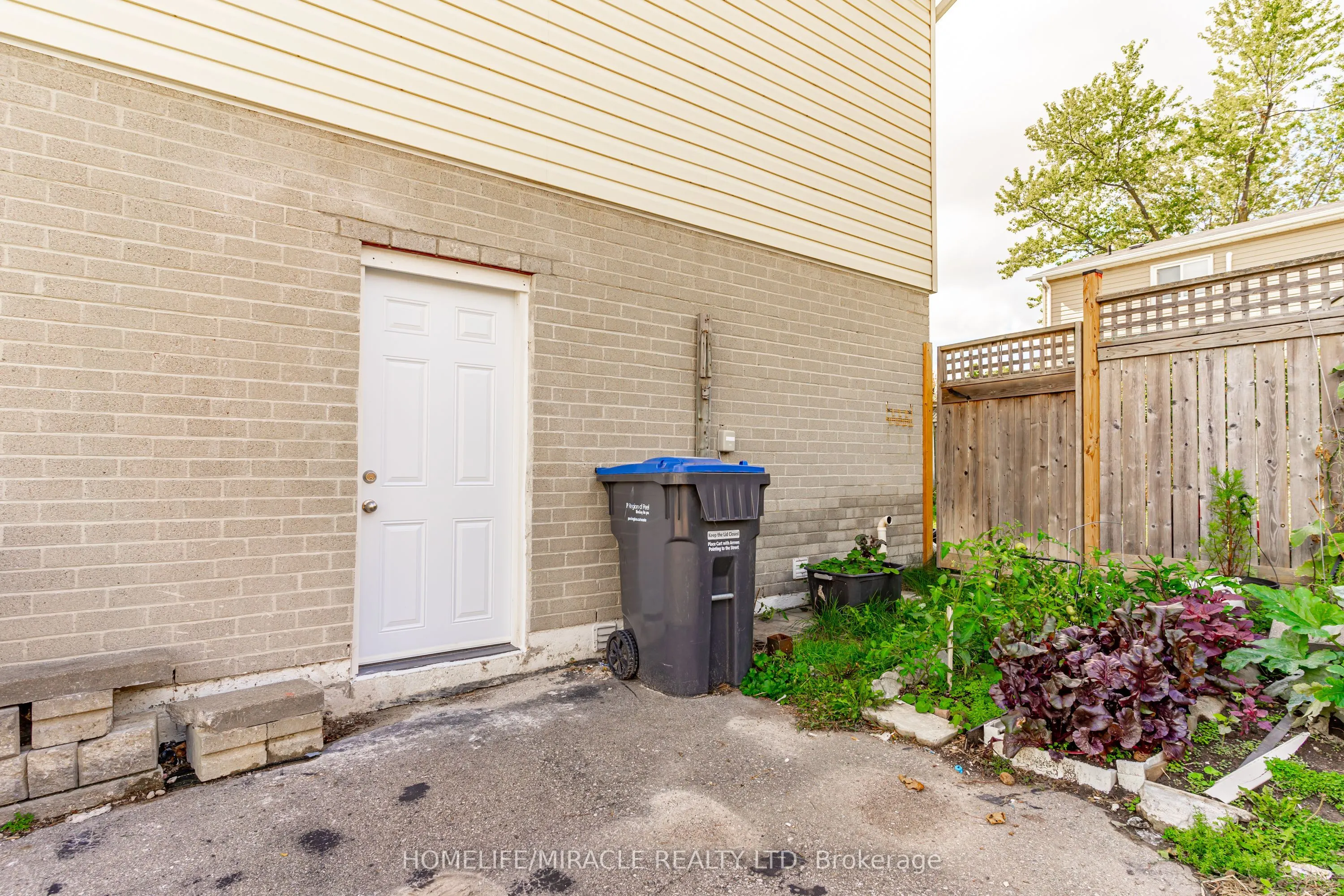 5 Holmcrest Court