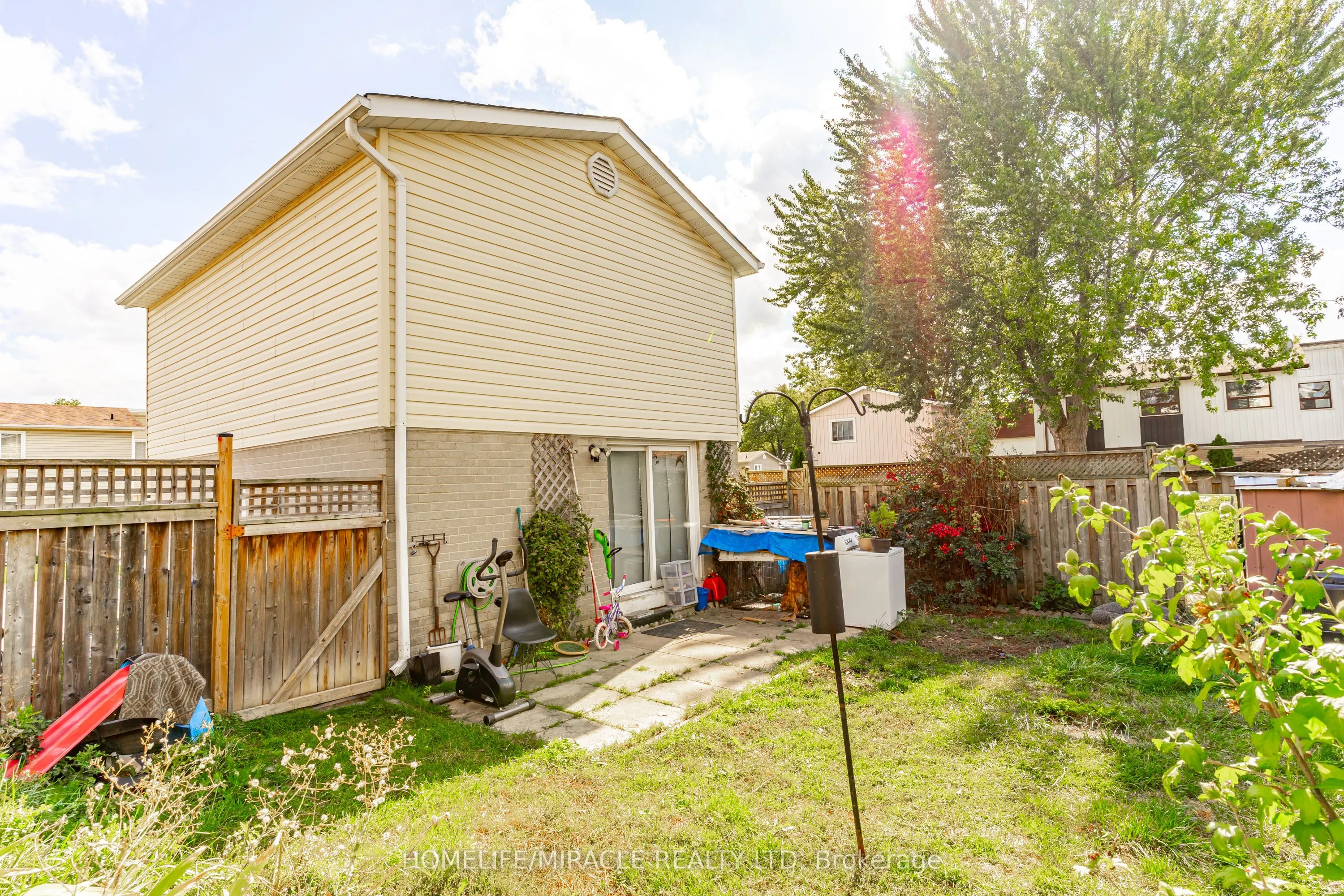 5 Holmcrest Court