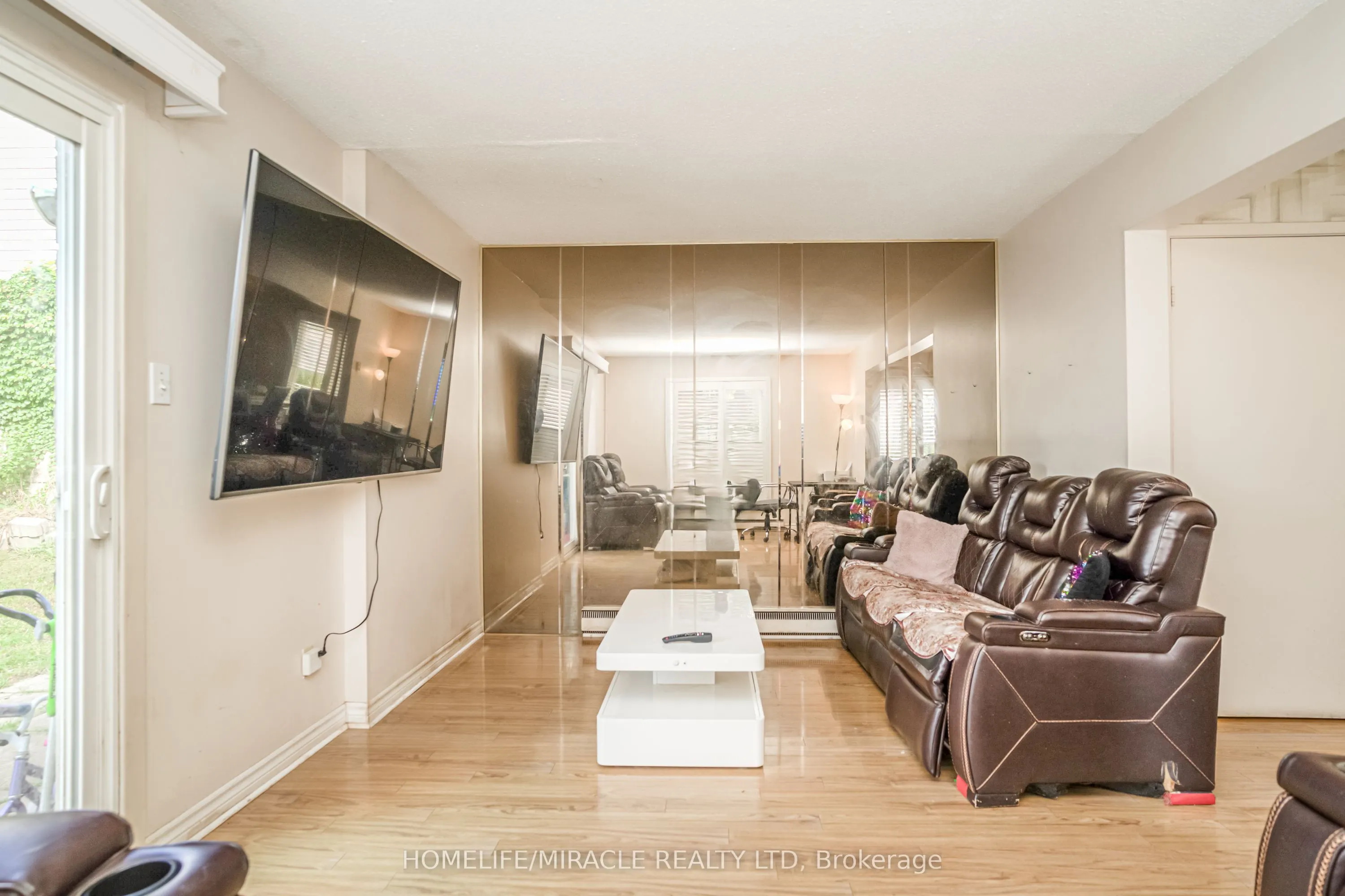 5 Holmcrest Court
