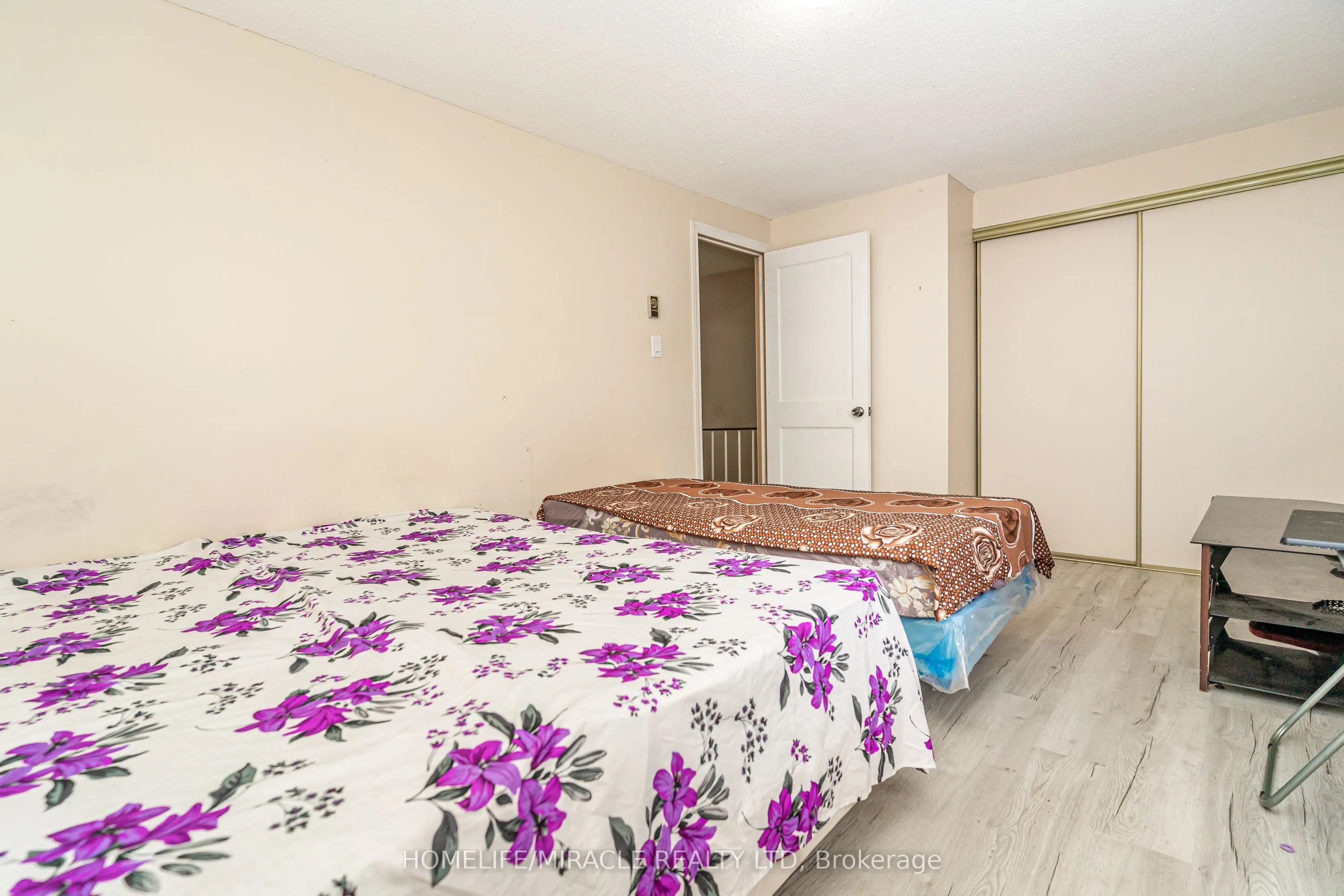 5 Holmcrest Court