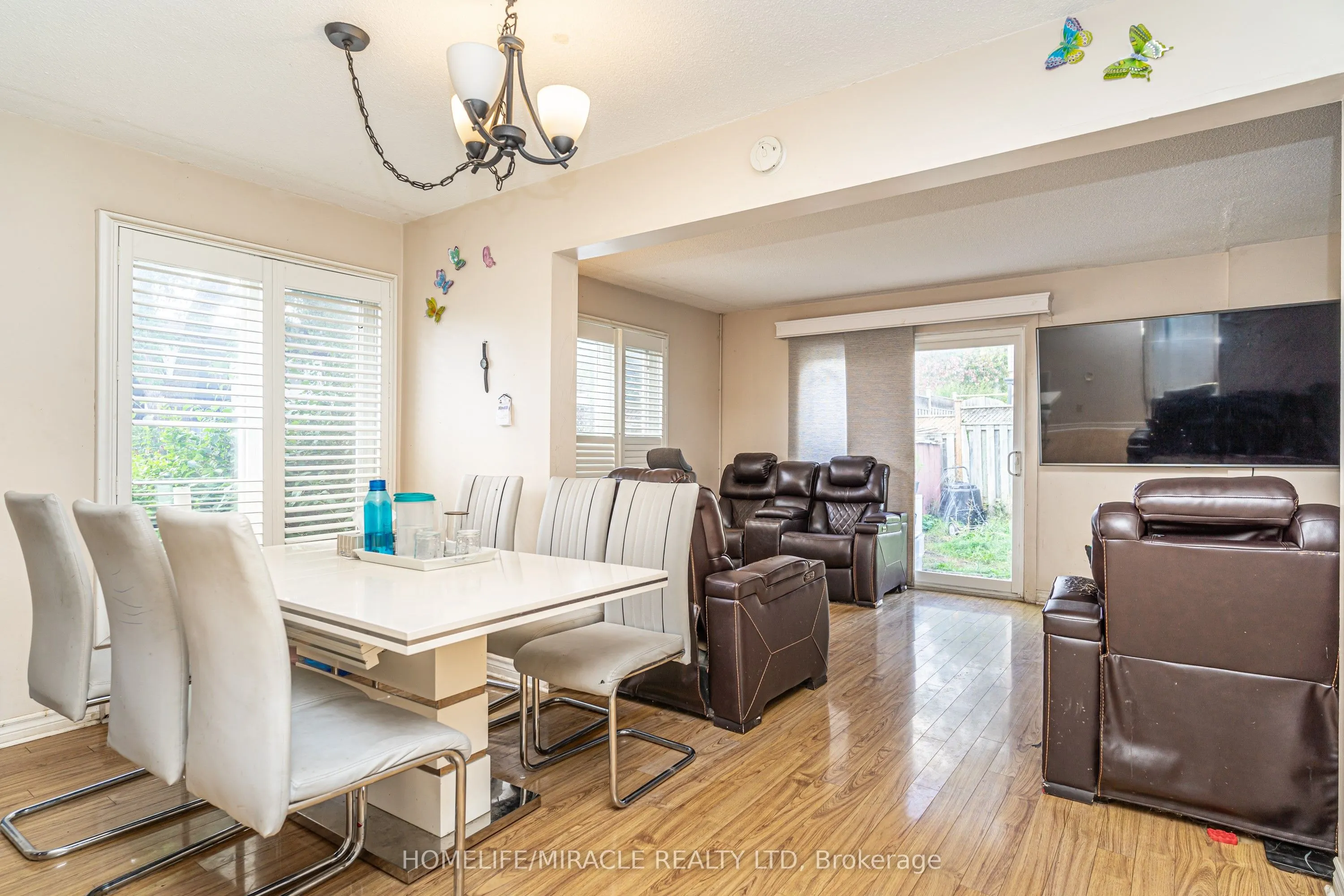 5 Holmcrest Court