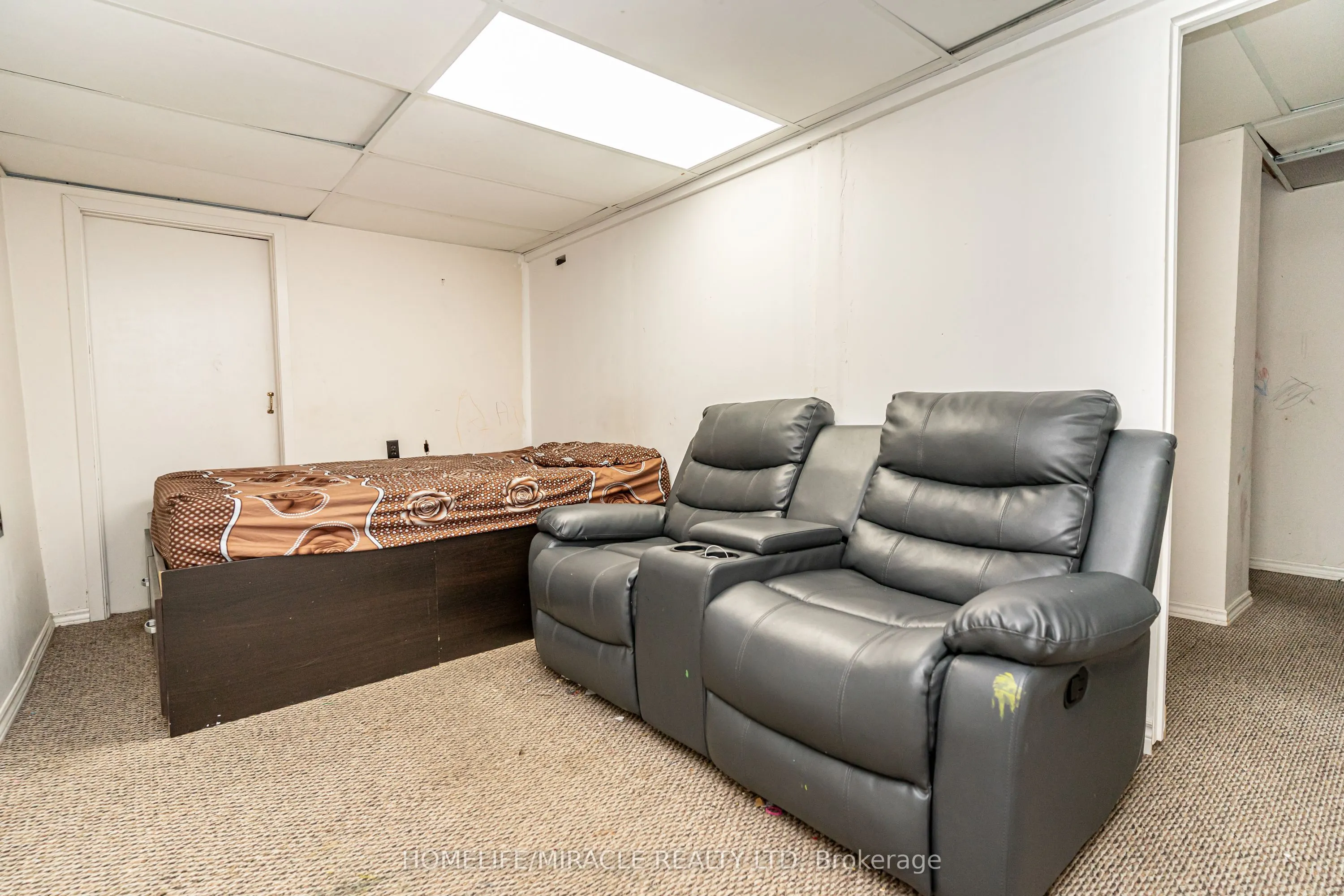 5 Holmcrest Court