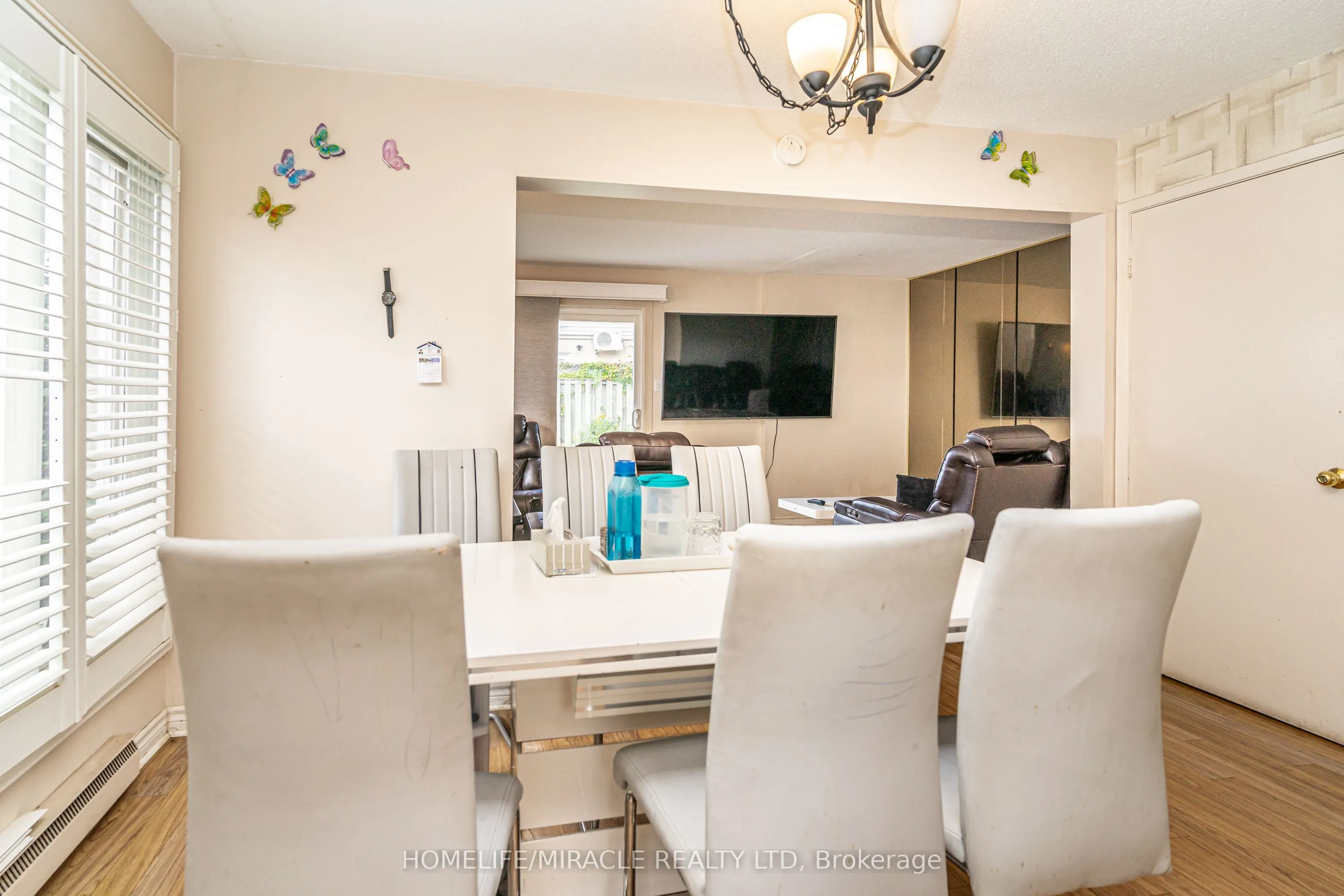 5 Holmcrest Court