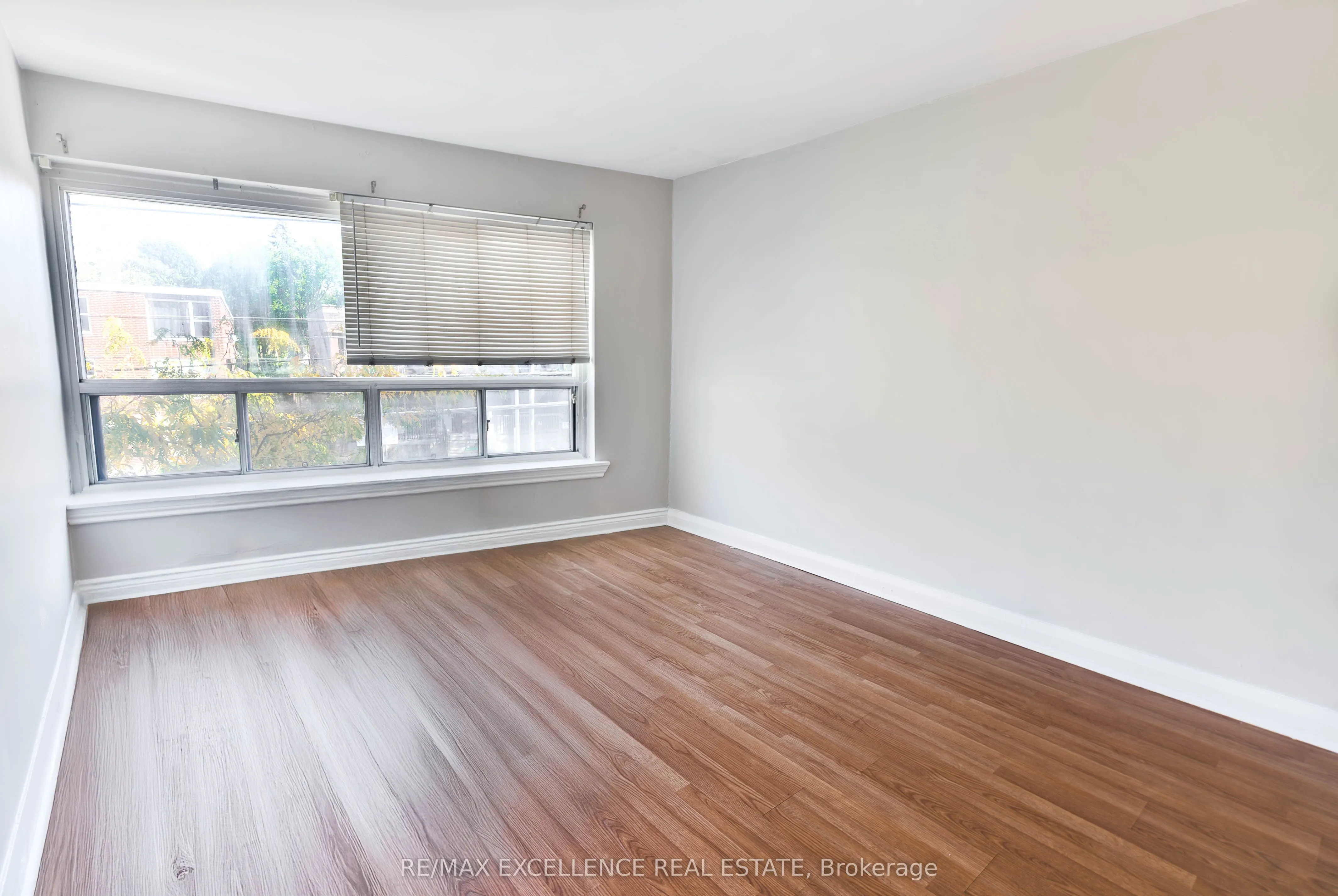 2436 Lake Shore Boulevard W