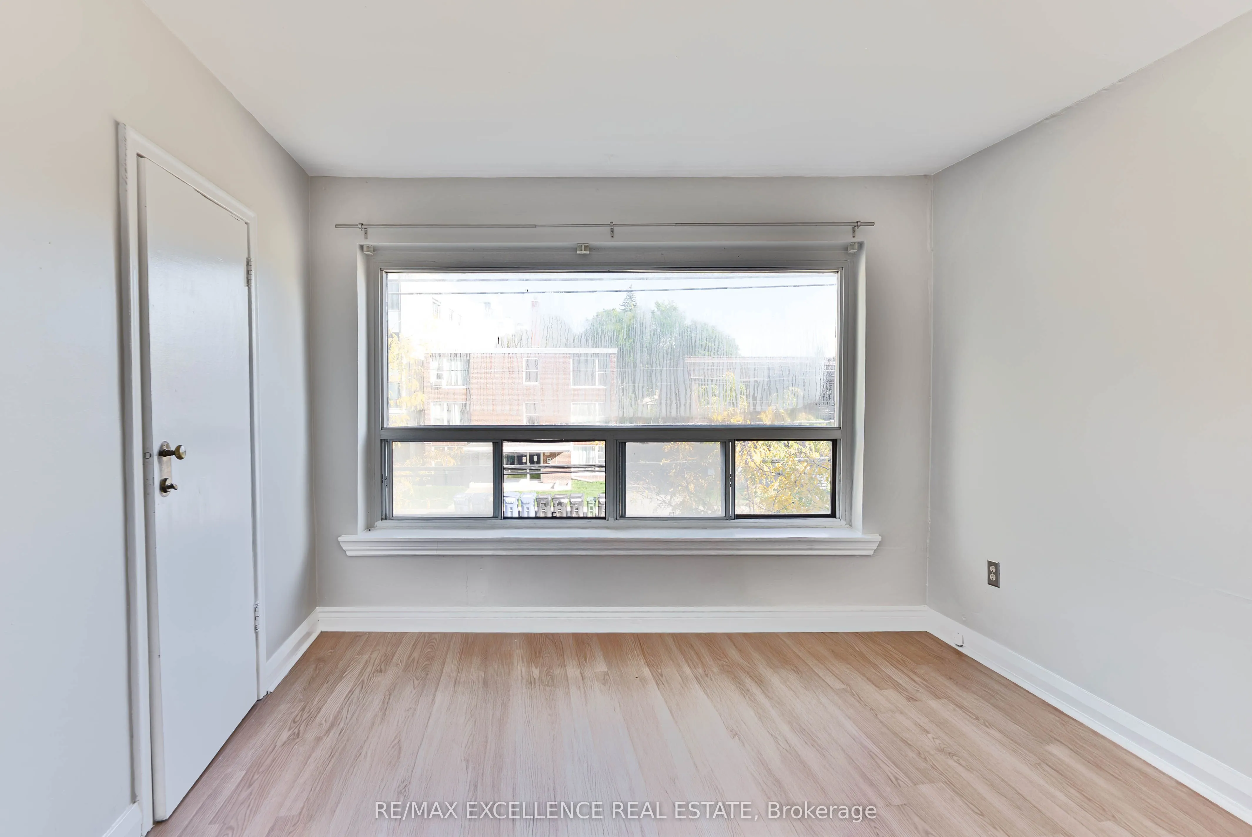 2436 Lake Shore Boulevard W