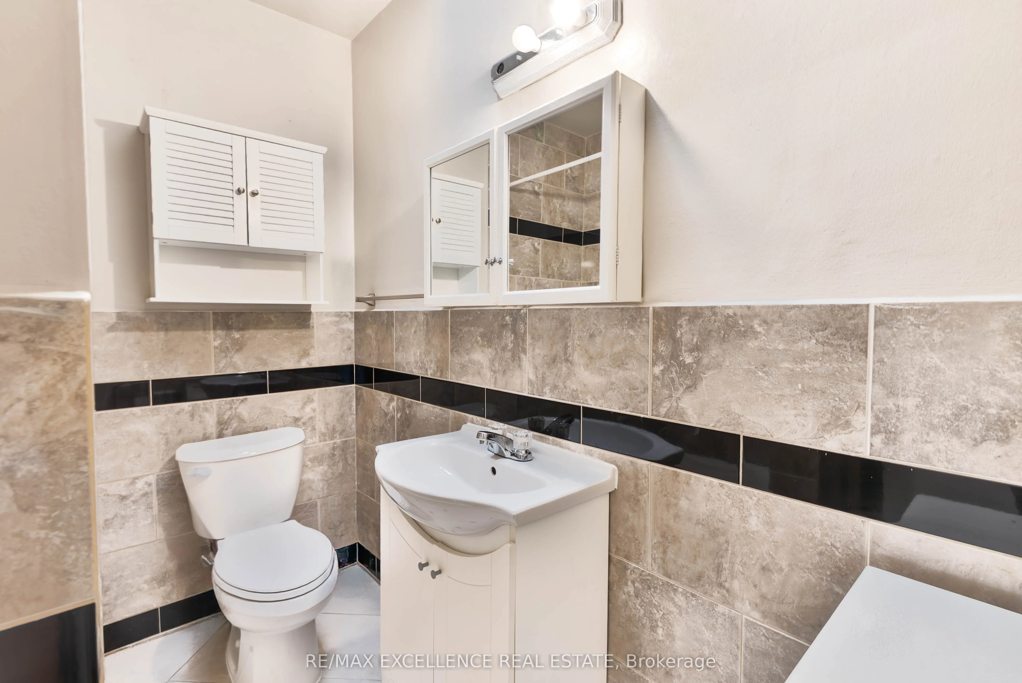 2436 Lake Shore Boulevard W