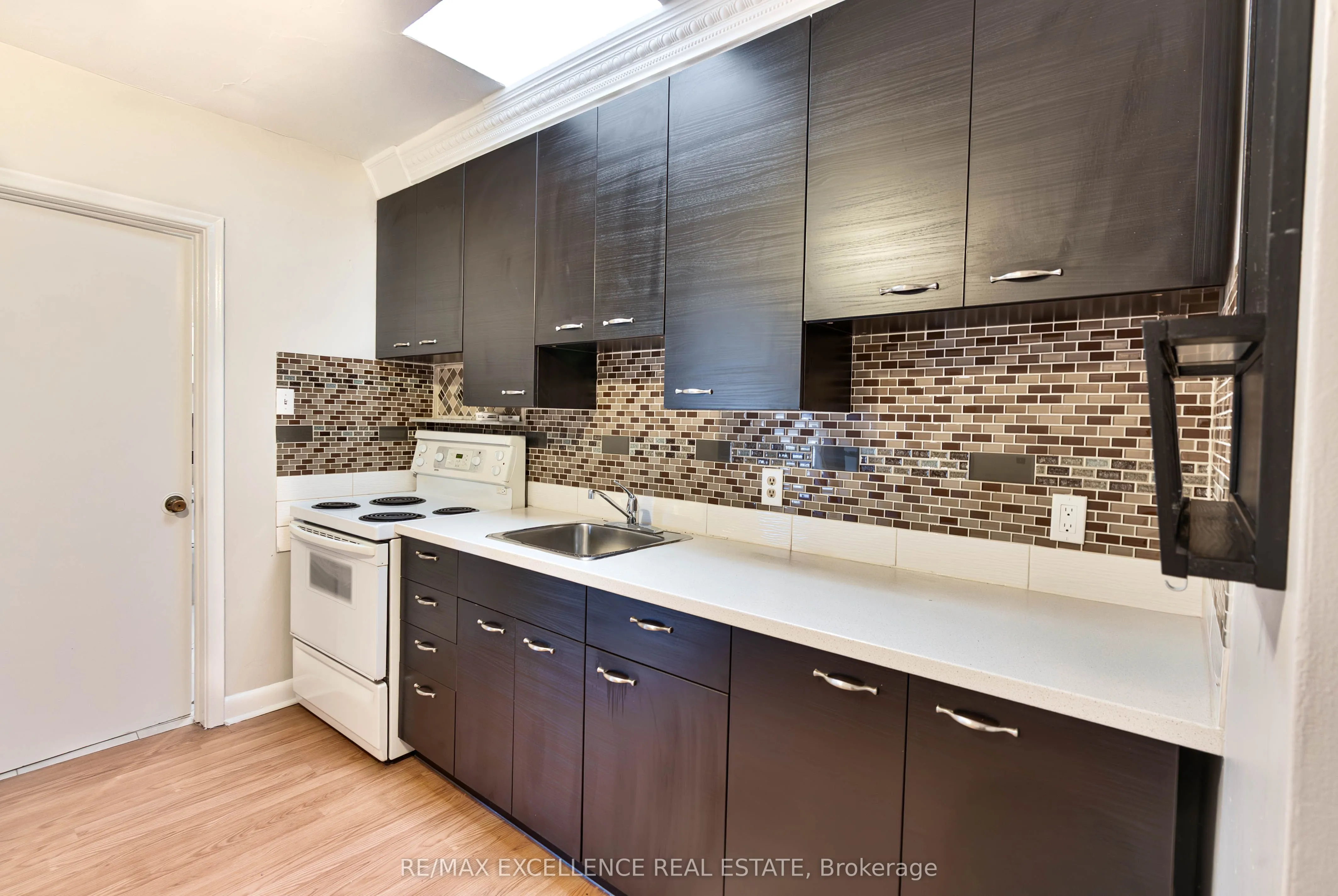2436 Lake Shore Boulevard W