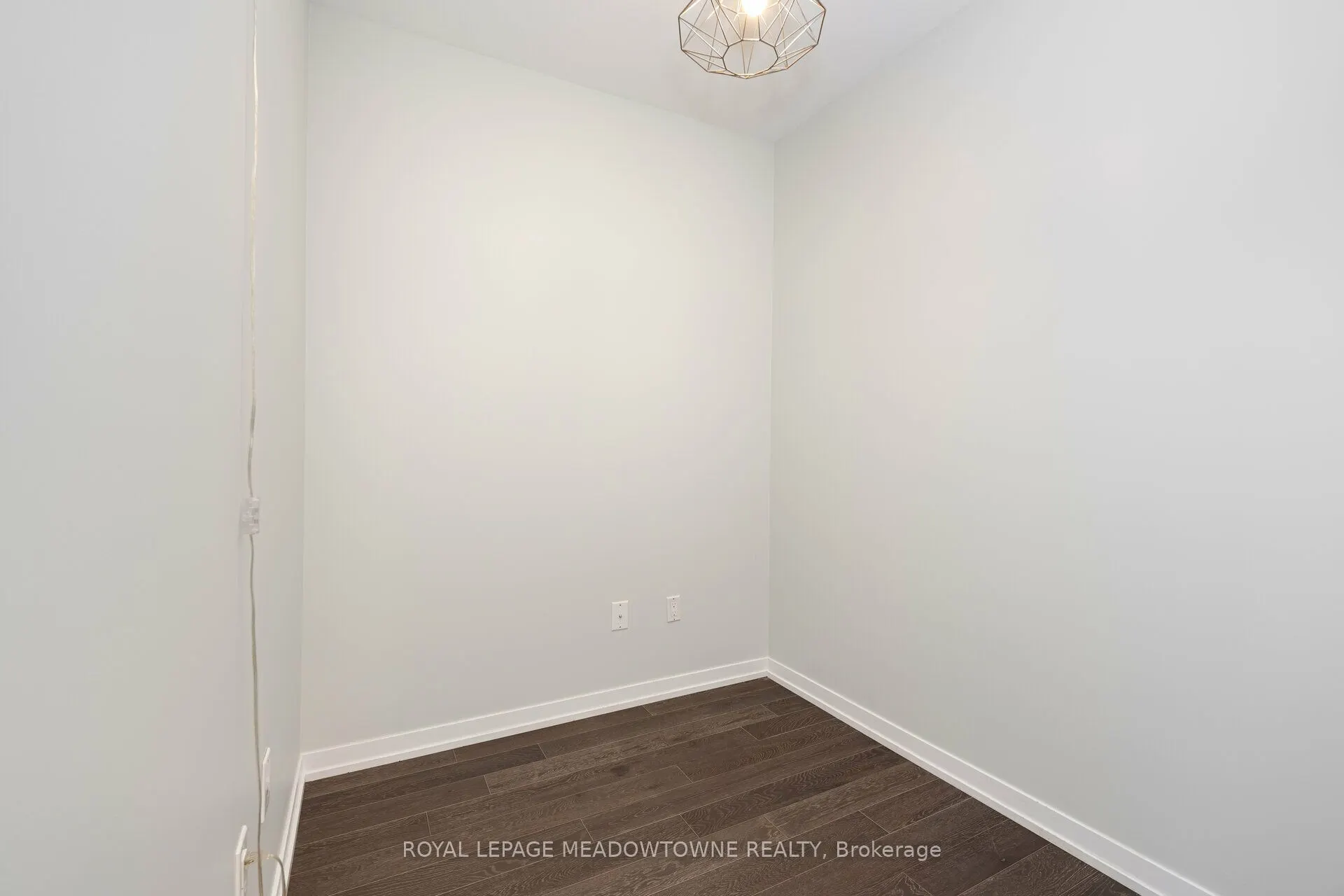 2560 Eglinton Avenue W, #802