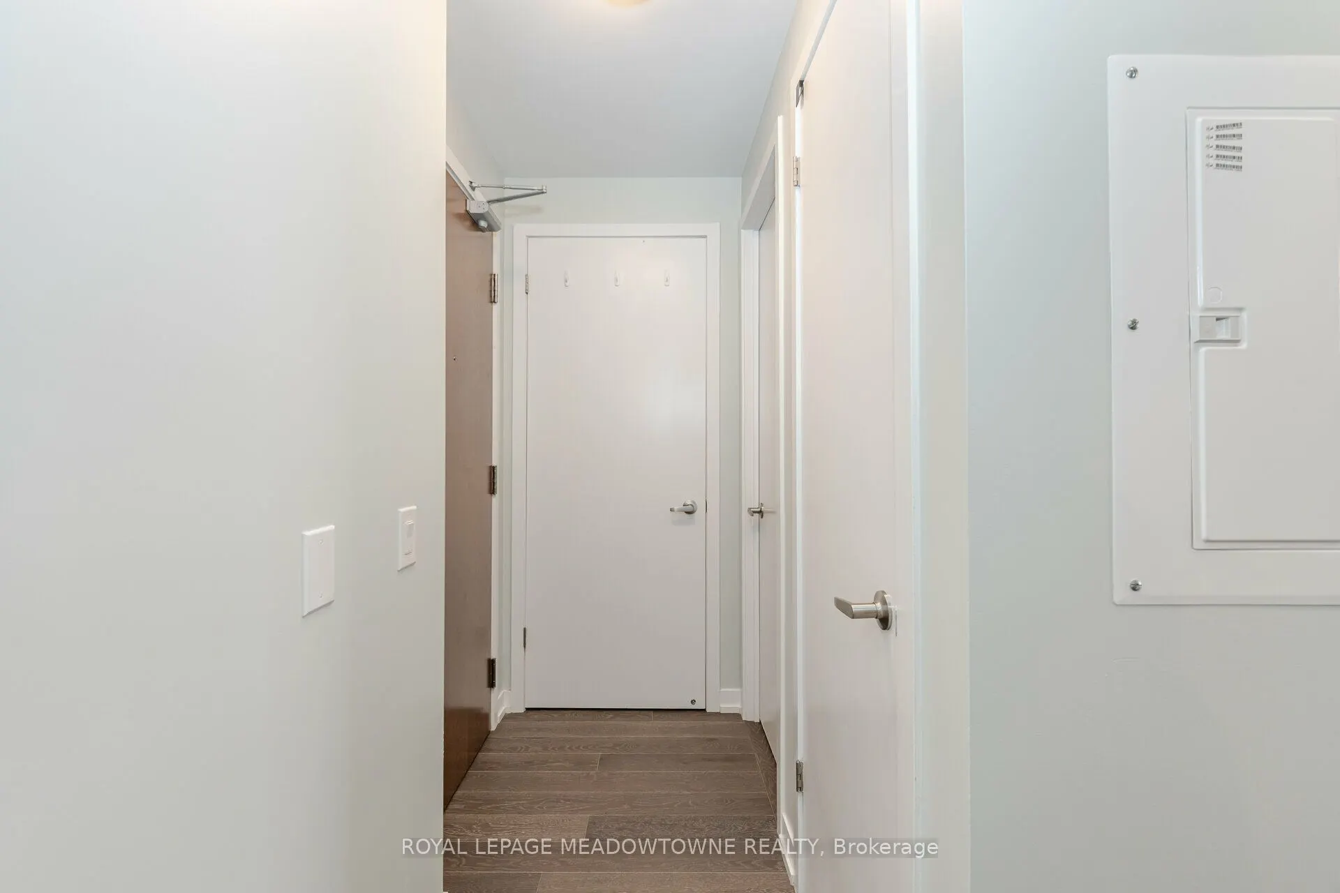 2560 Eglinton Avenue W, #802