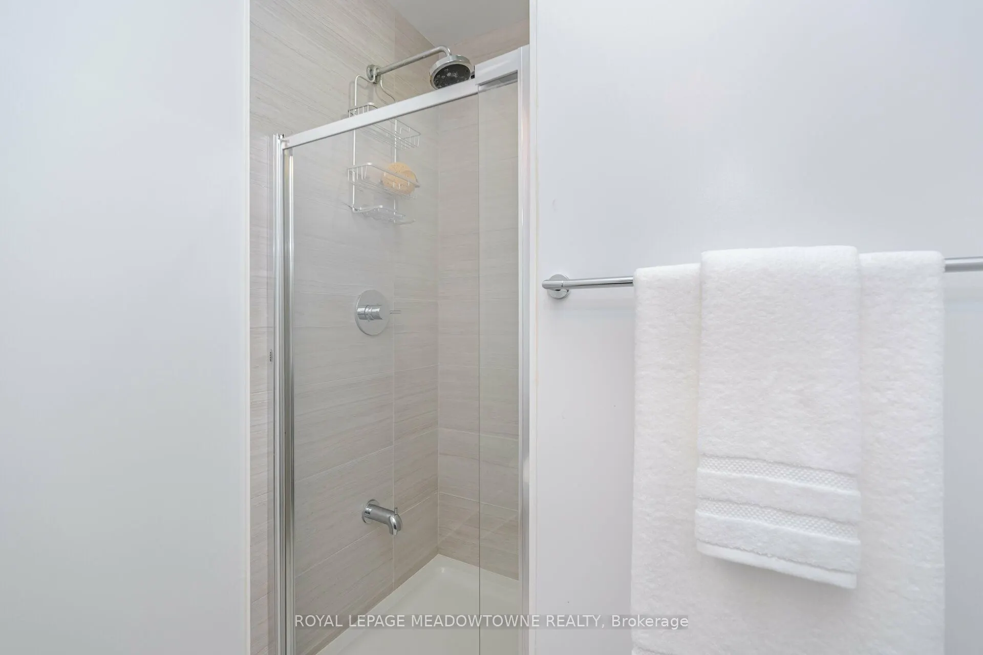2560 Eglinton Avenue W, #802