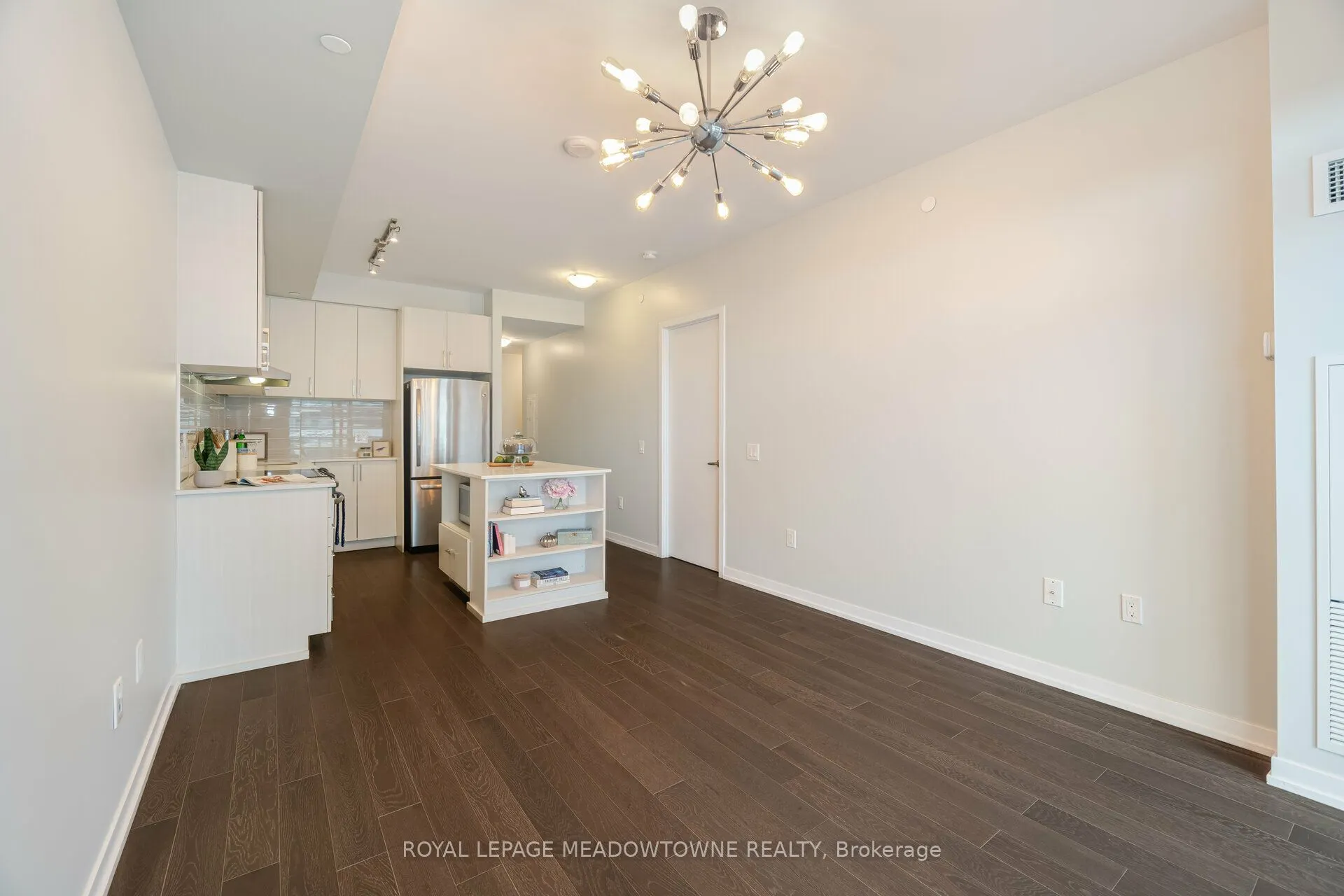 2560 Eglinton Avenue W, #802
