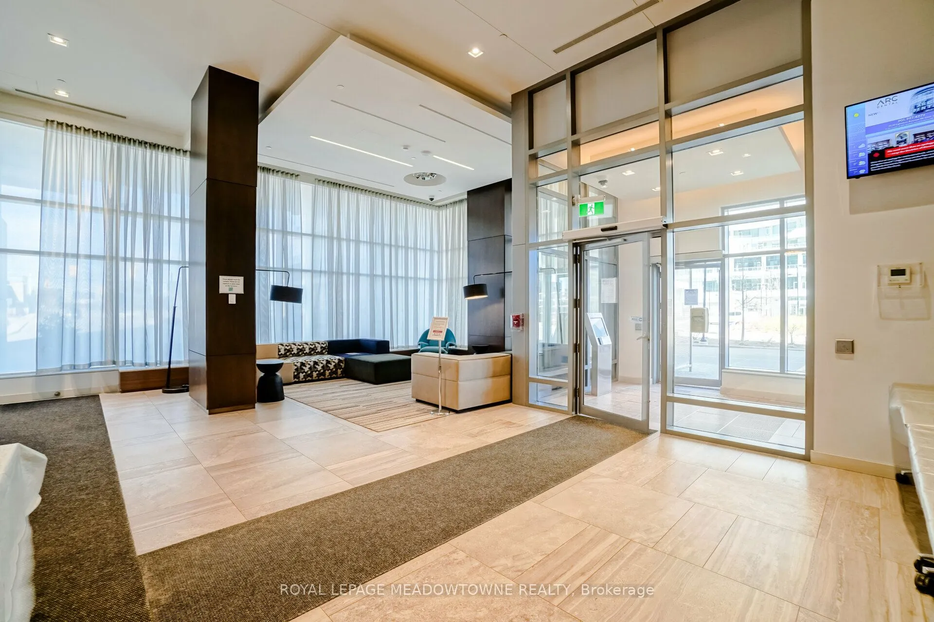 2560 Eglinton Avenue W, #802
