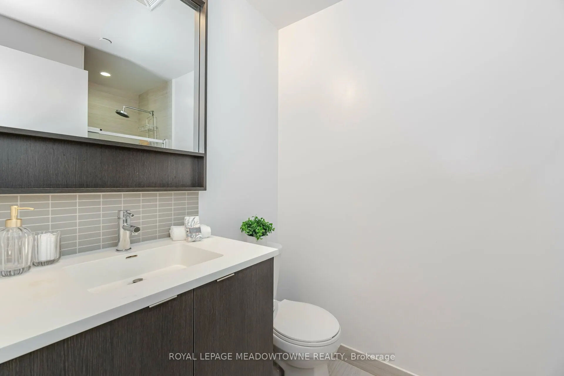 2560 Eglinton Avenue W, #802