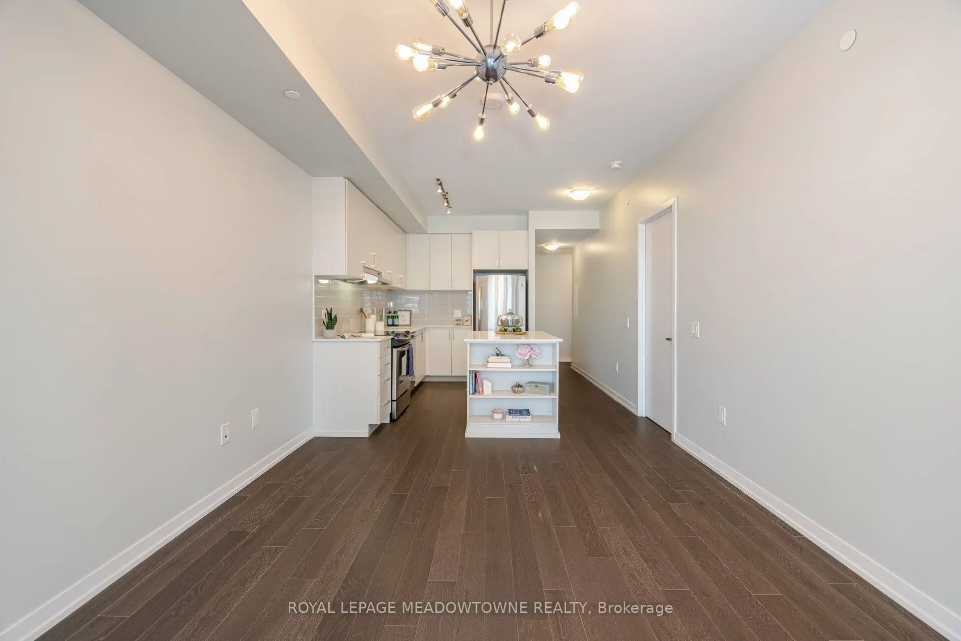 2560 Eglinton Avenue W, #802