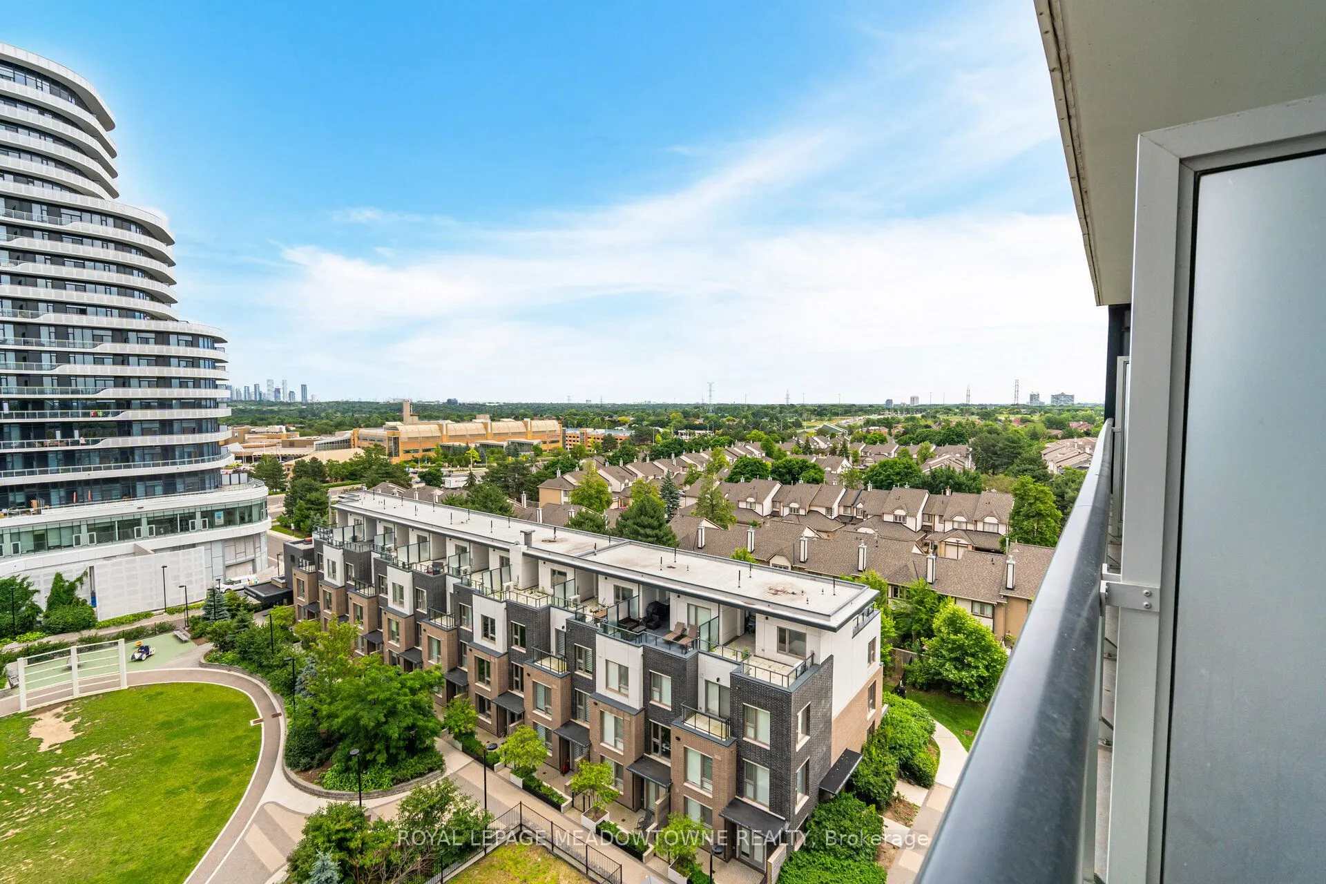 2560 Eglinton Avenue W, #802
