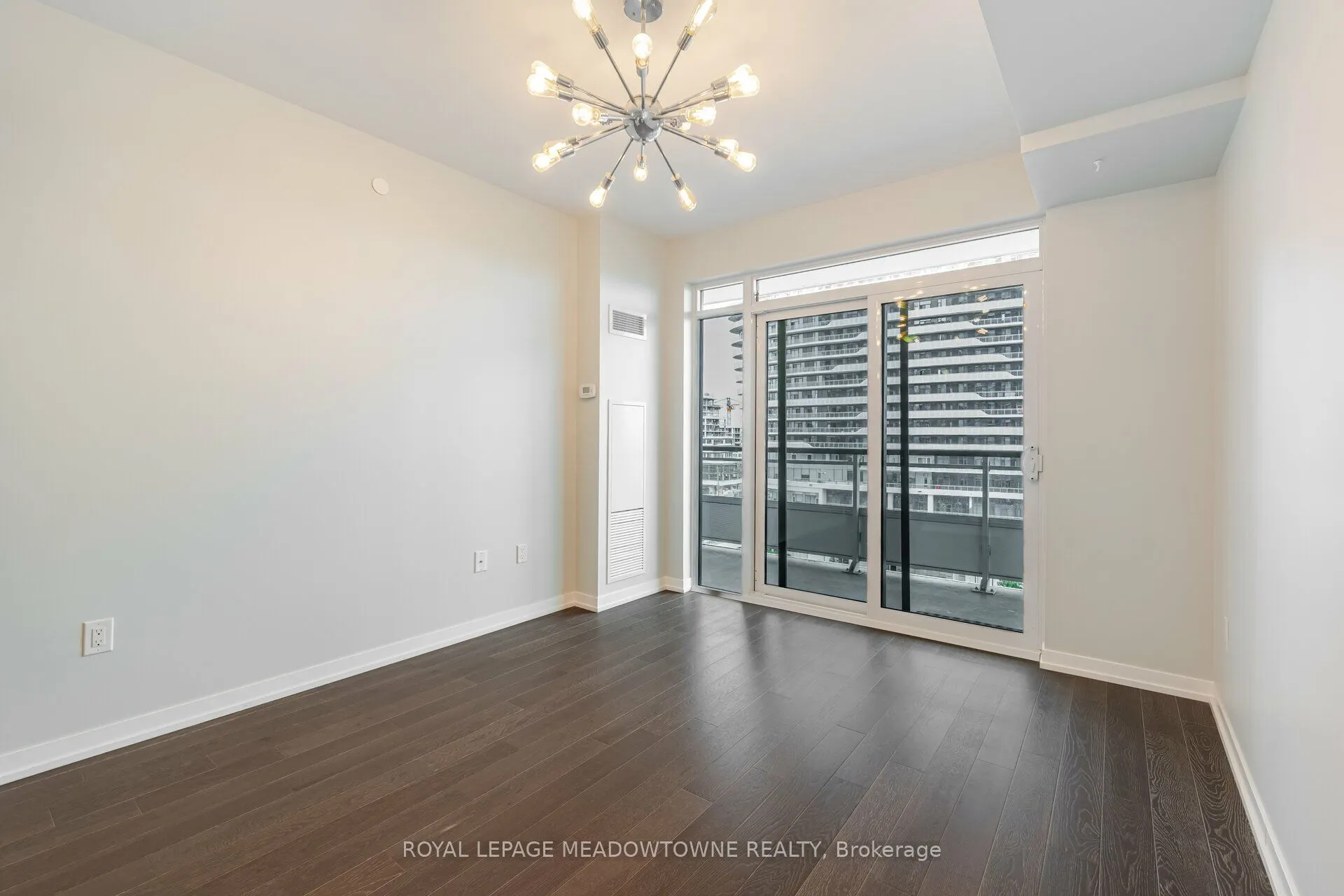 2560 Eglinton Avenue W, #802