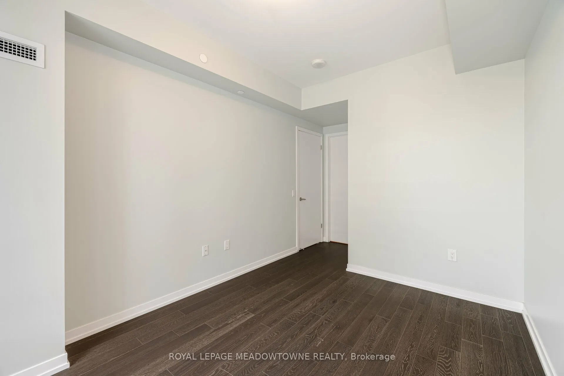 2560 Eglinton Avenue W, #802