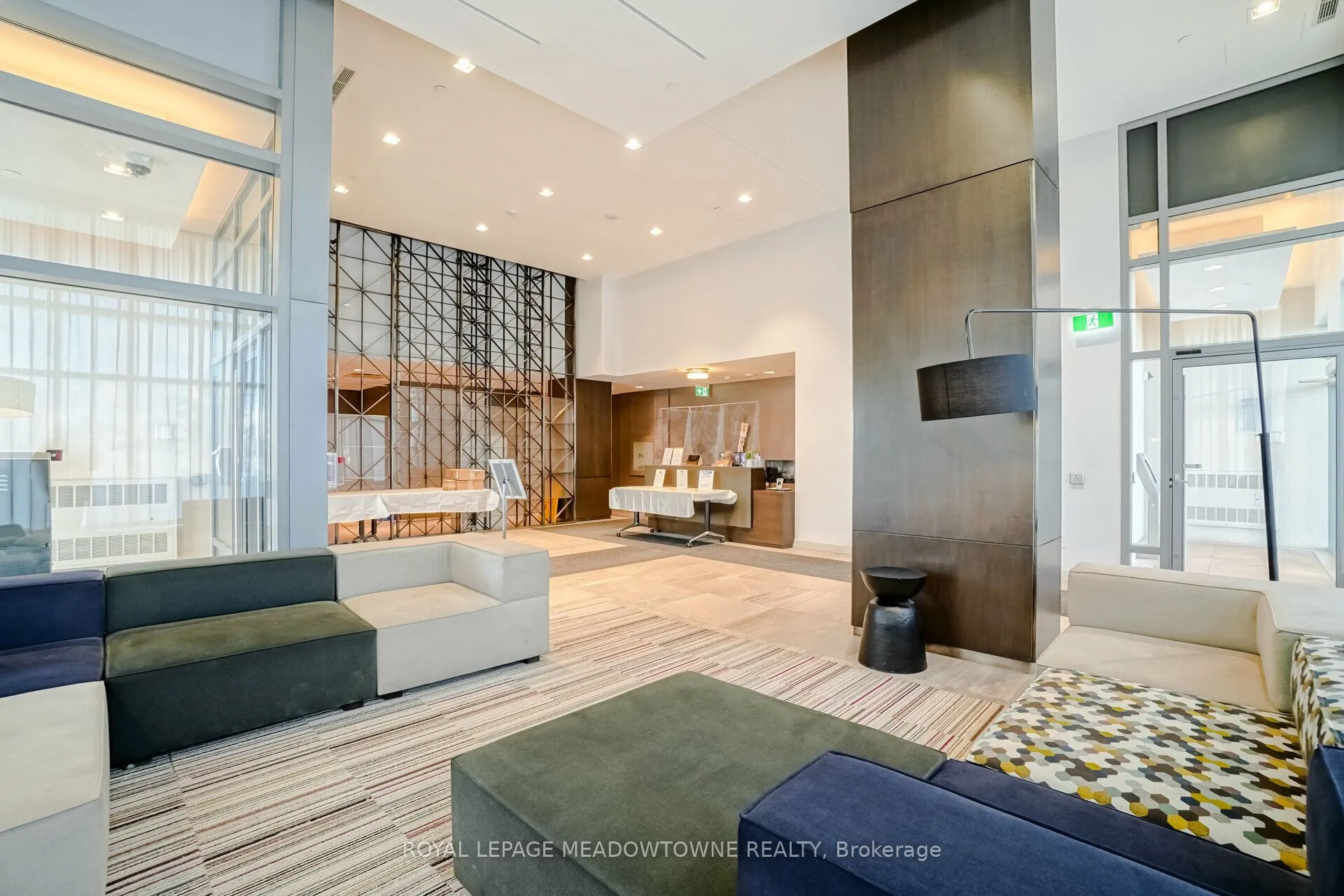 2560 Eglinton Avenue W, #802