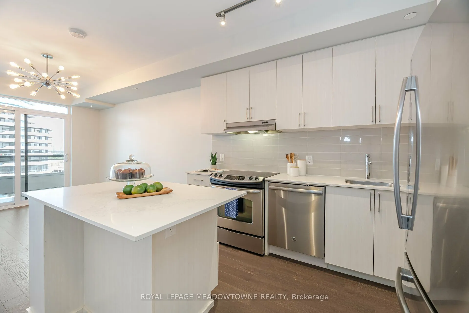 2560 Eglinton Avenue W, #802
