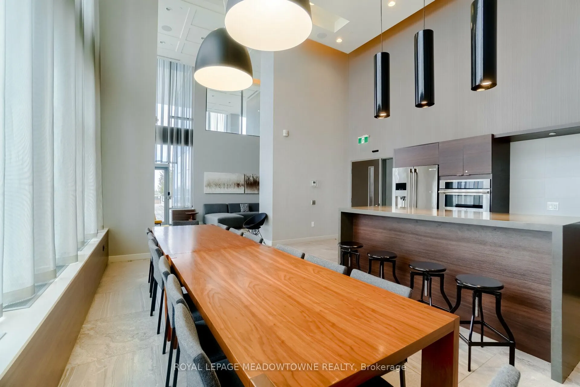 2560 Eglinton Avenue W, #802
