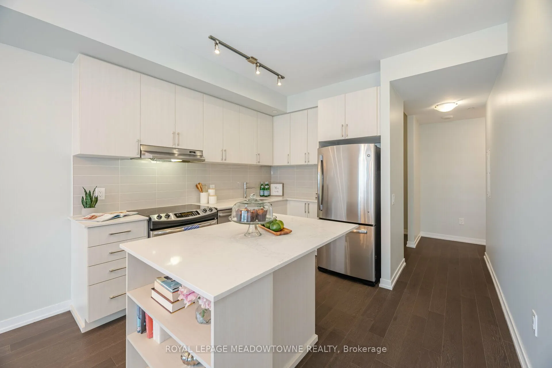 2560 Eglinton Avenue W, #802