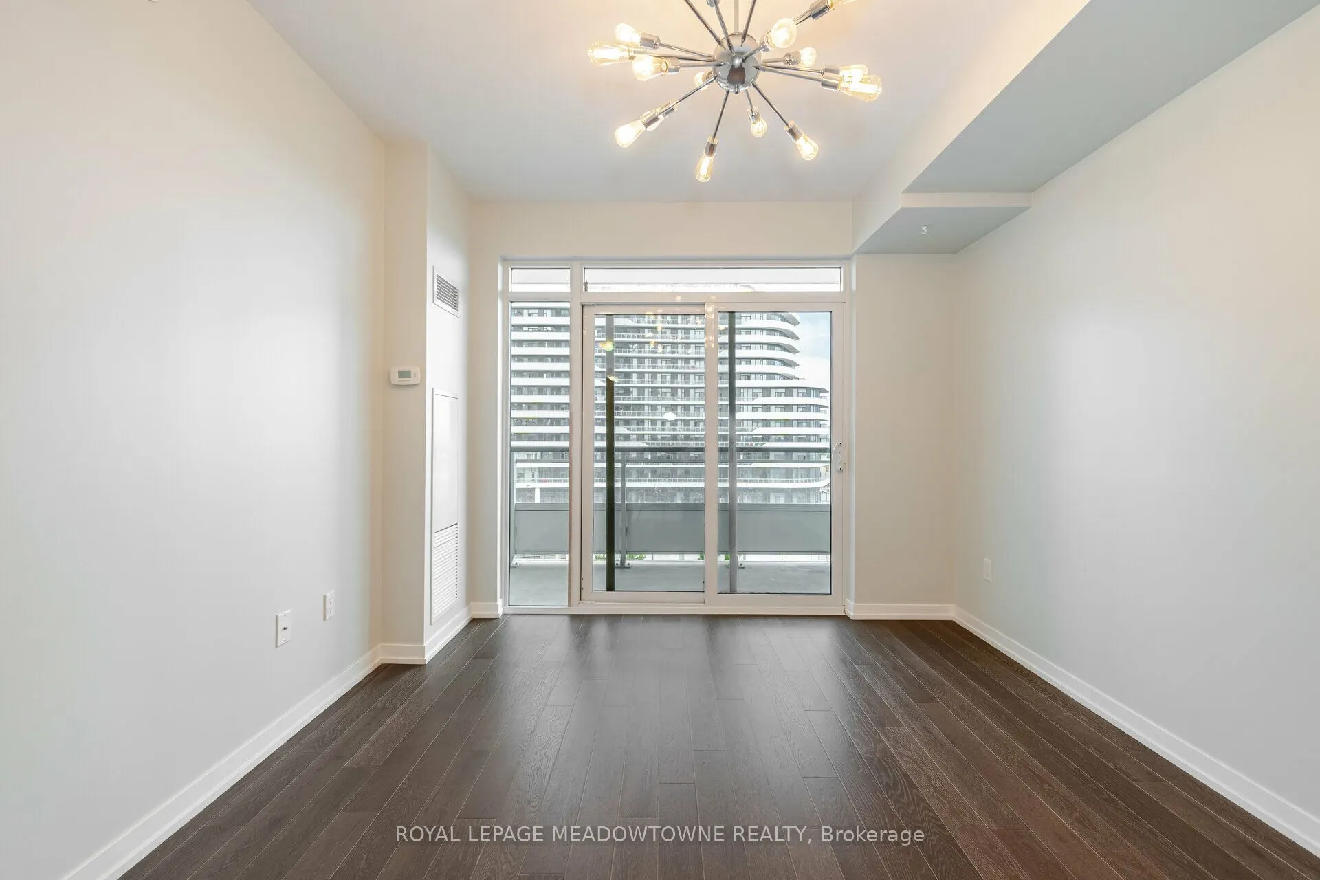 2560 Eglinton Avenue W, #802