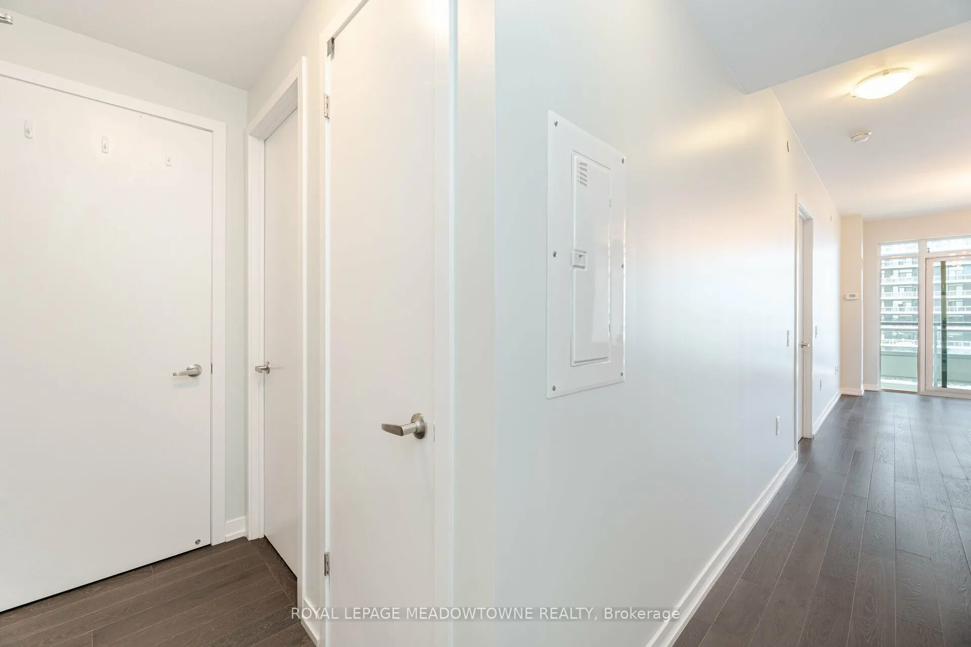 2560 Eglinton Avenue W, #802