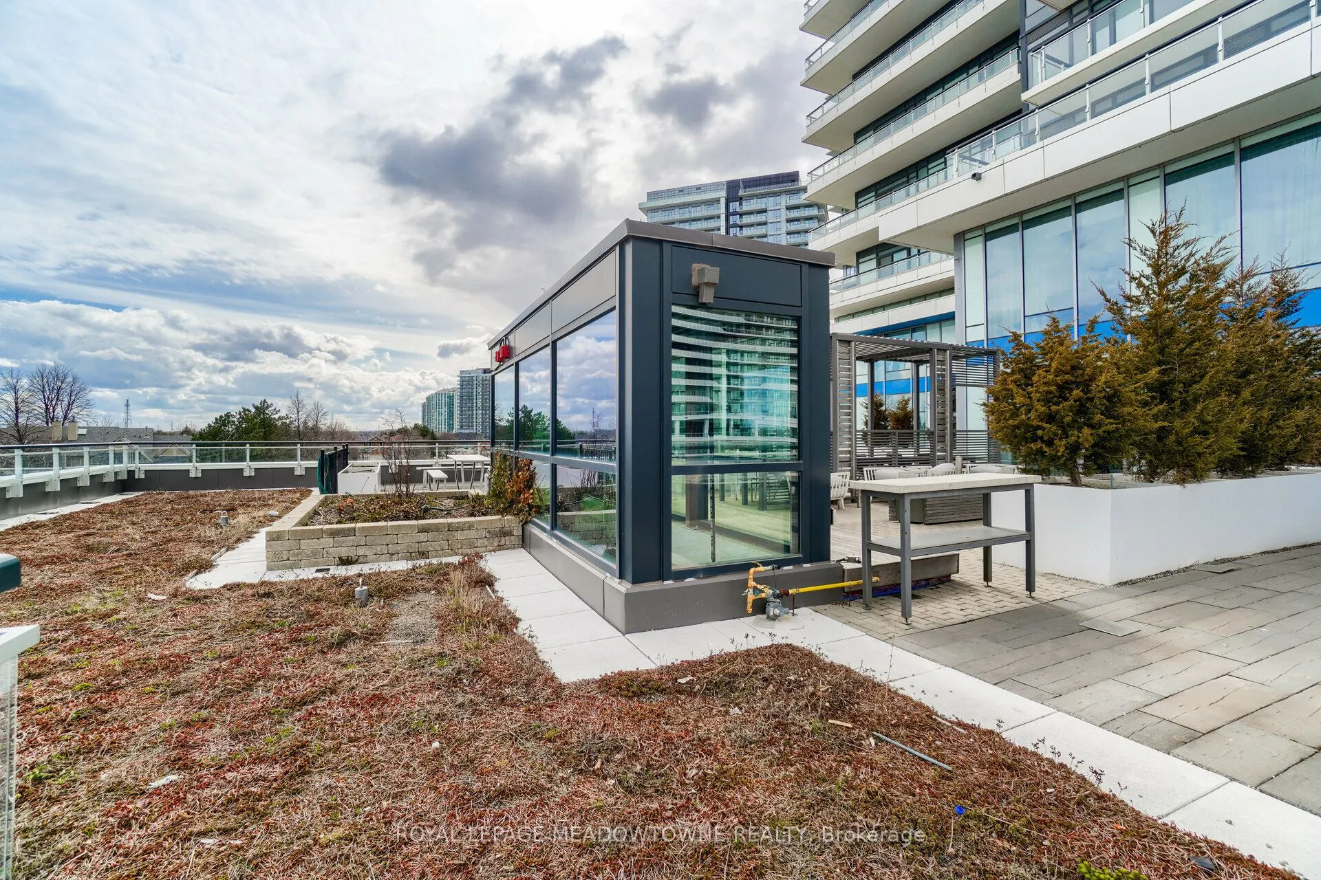2560 Eglinton Avenue W, #802