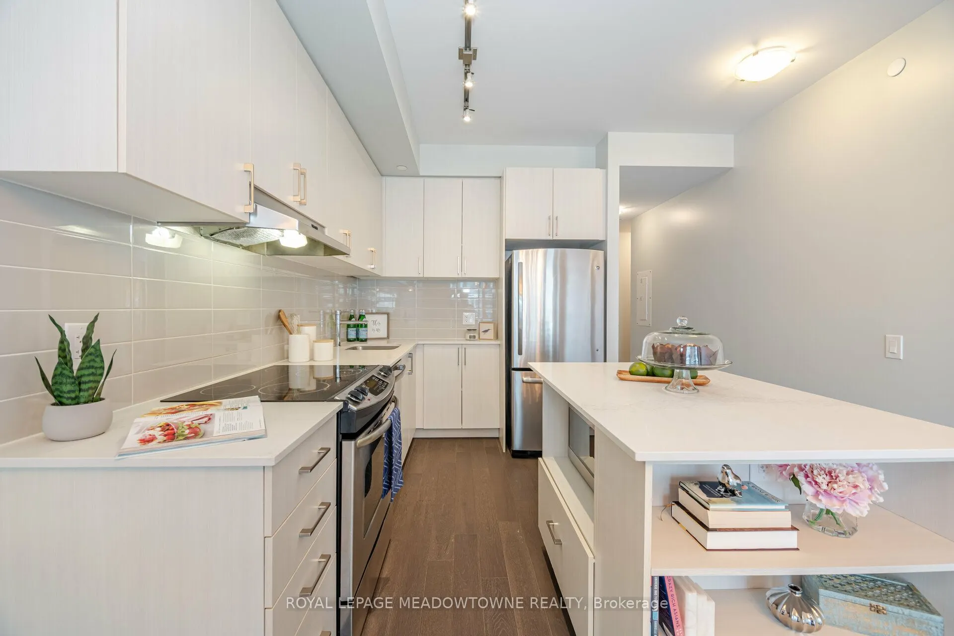 2560 Eglinton Avenue W, #802