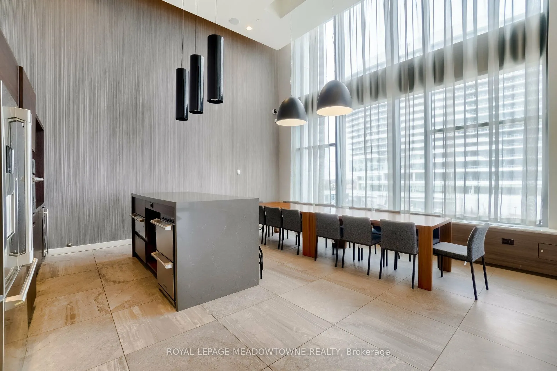 2560 Eglinton Avenue W, #802