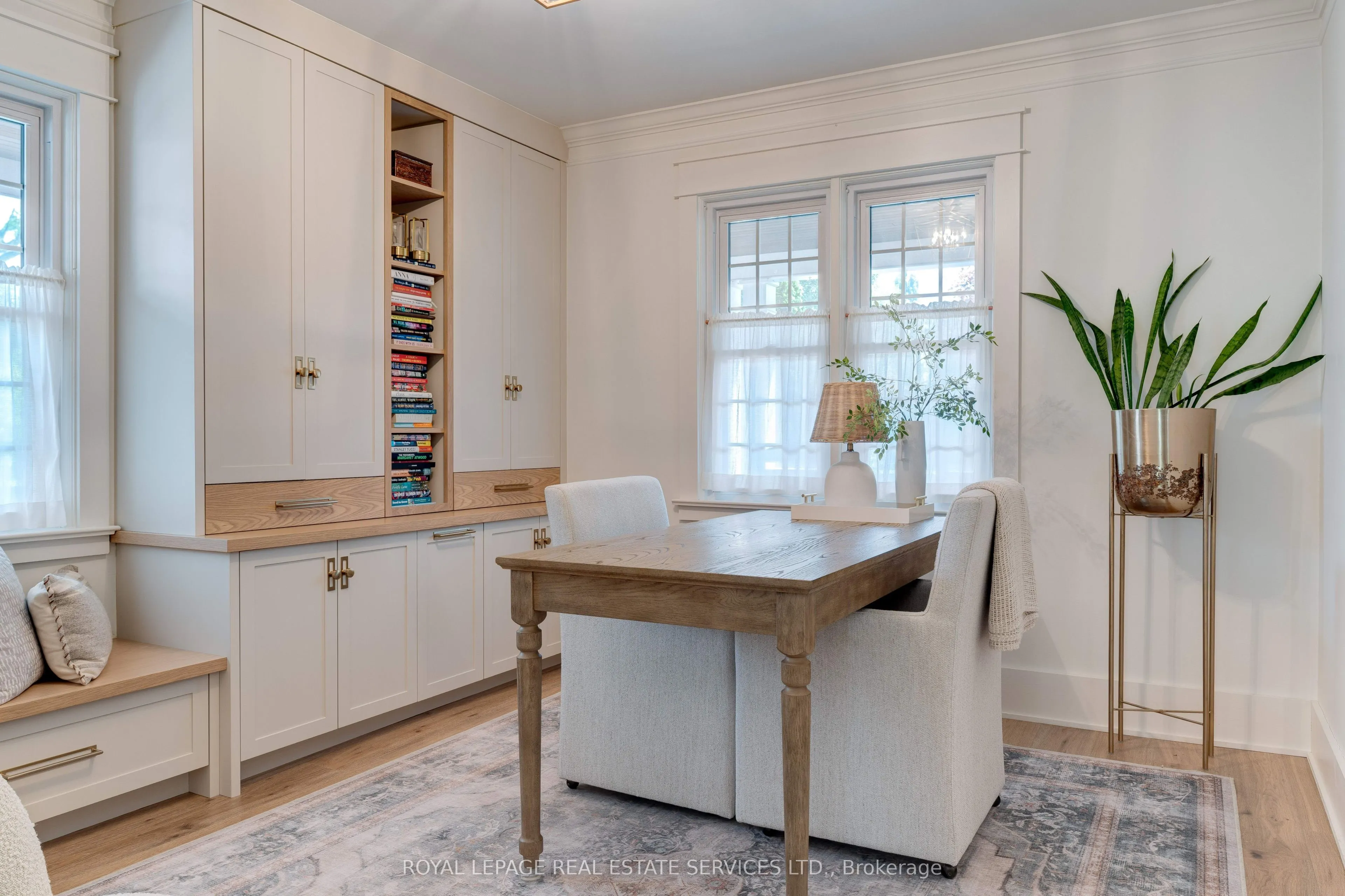 41 Fairwood Place E