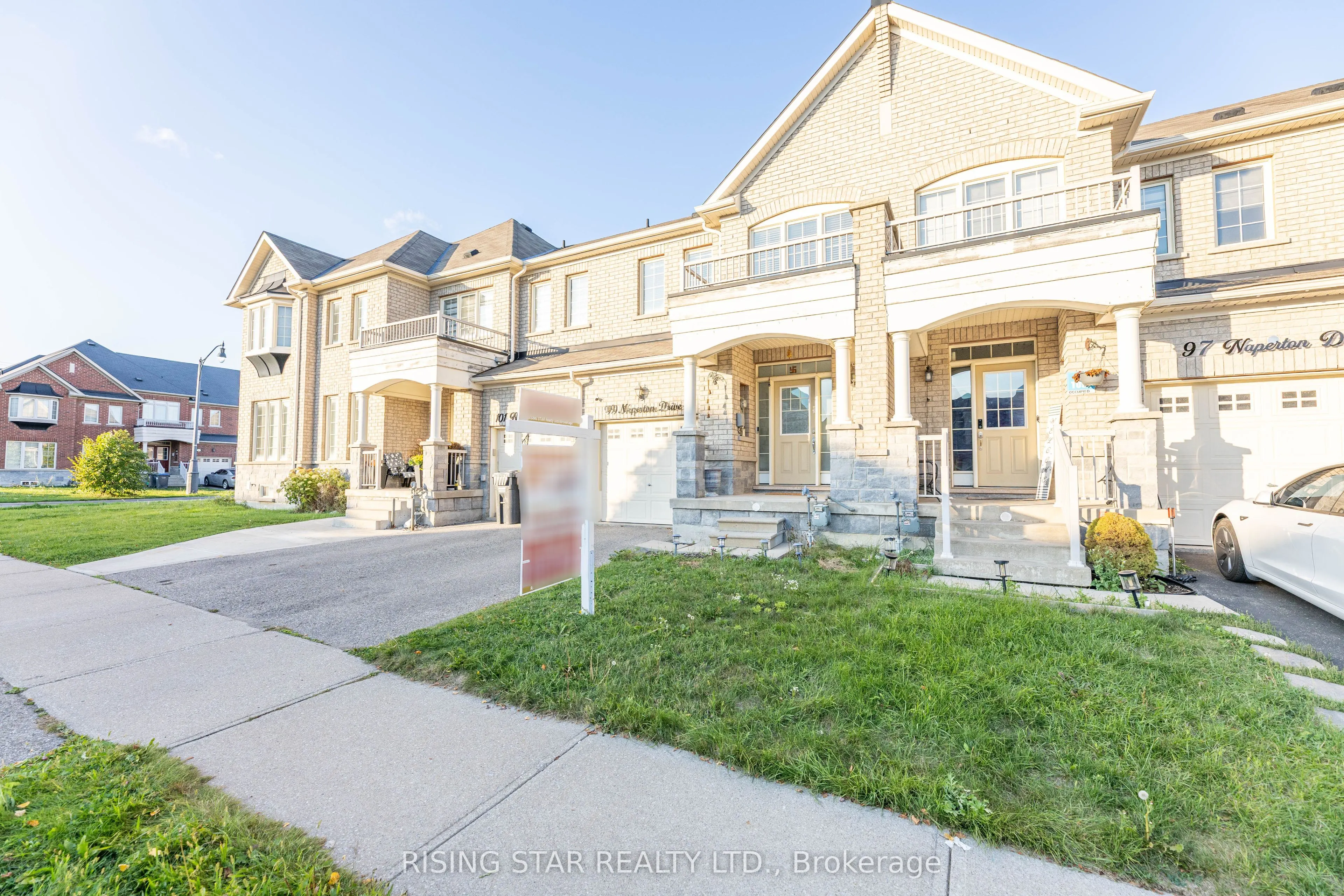 99 Naperton Drive