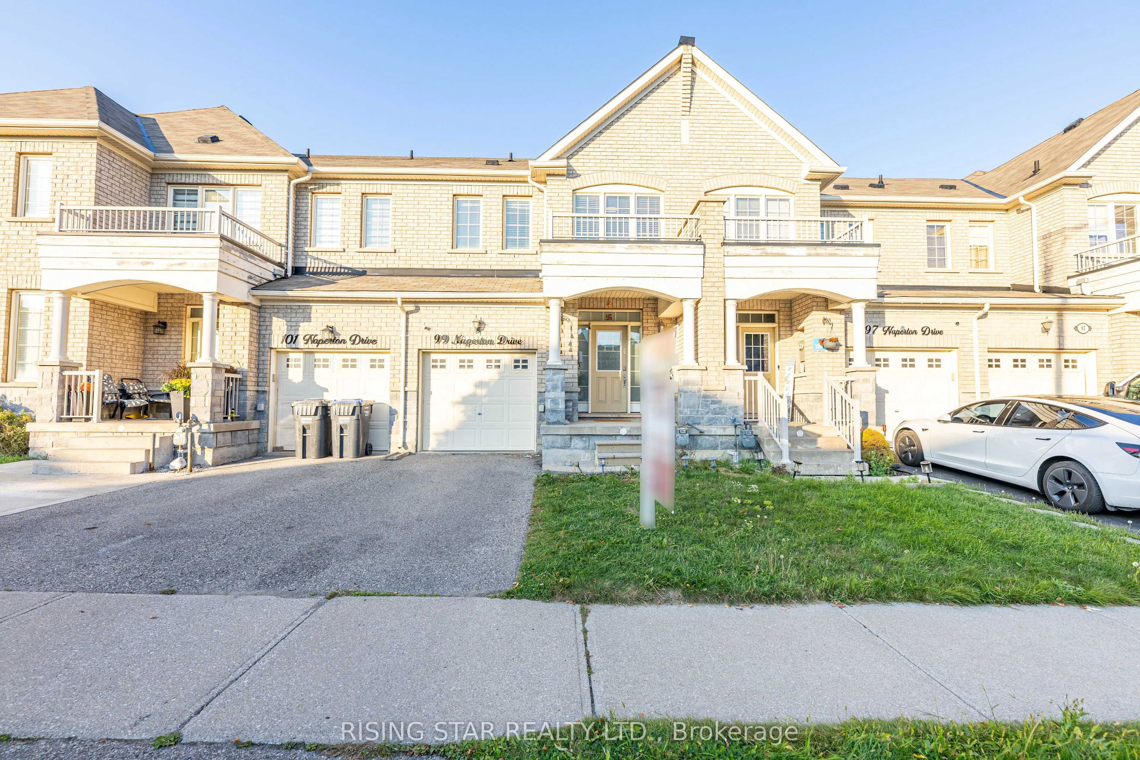 99 Naperton Drive