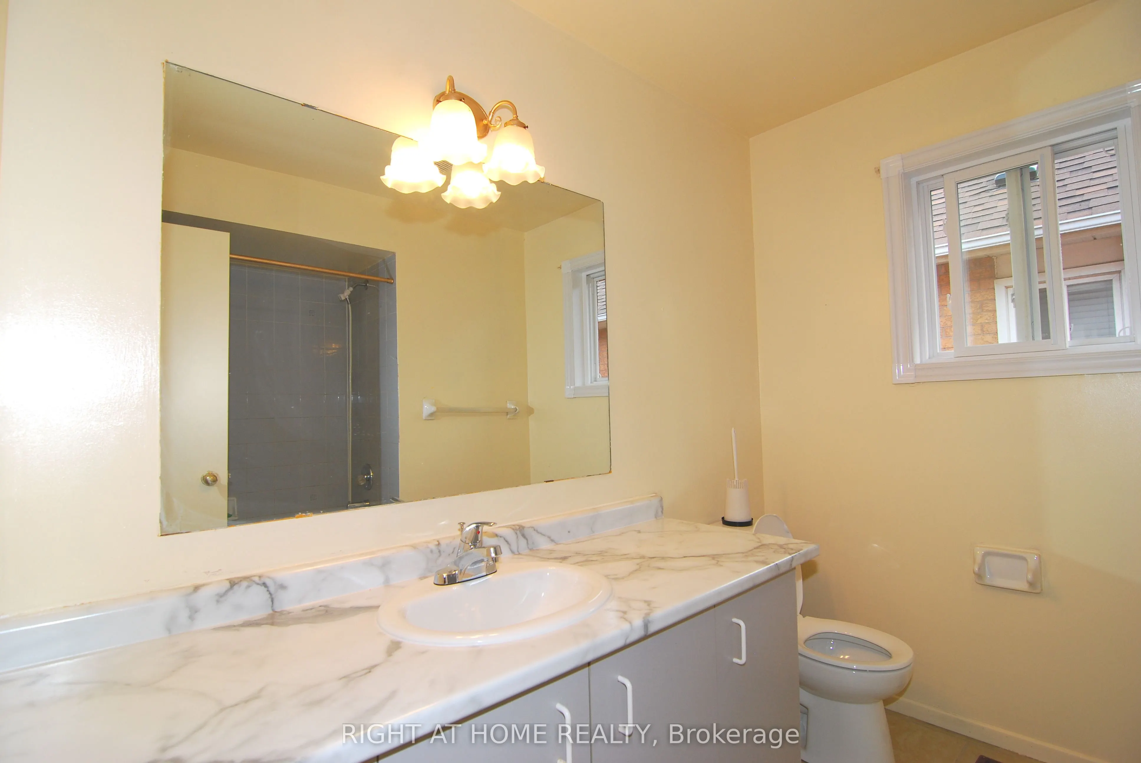 158 Toba Crescent
