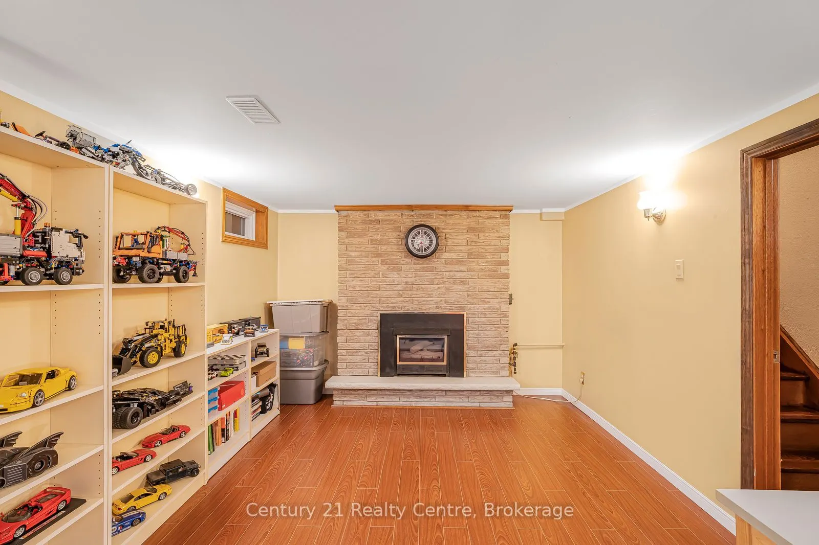 2203 Middlesmoor Crescent