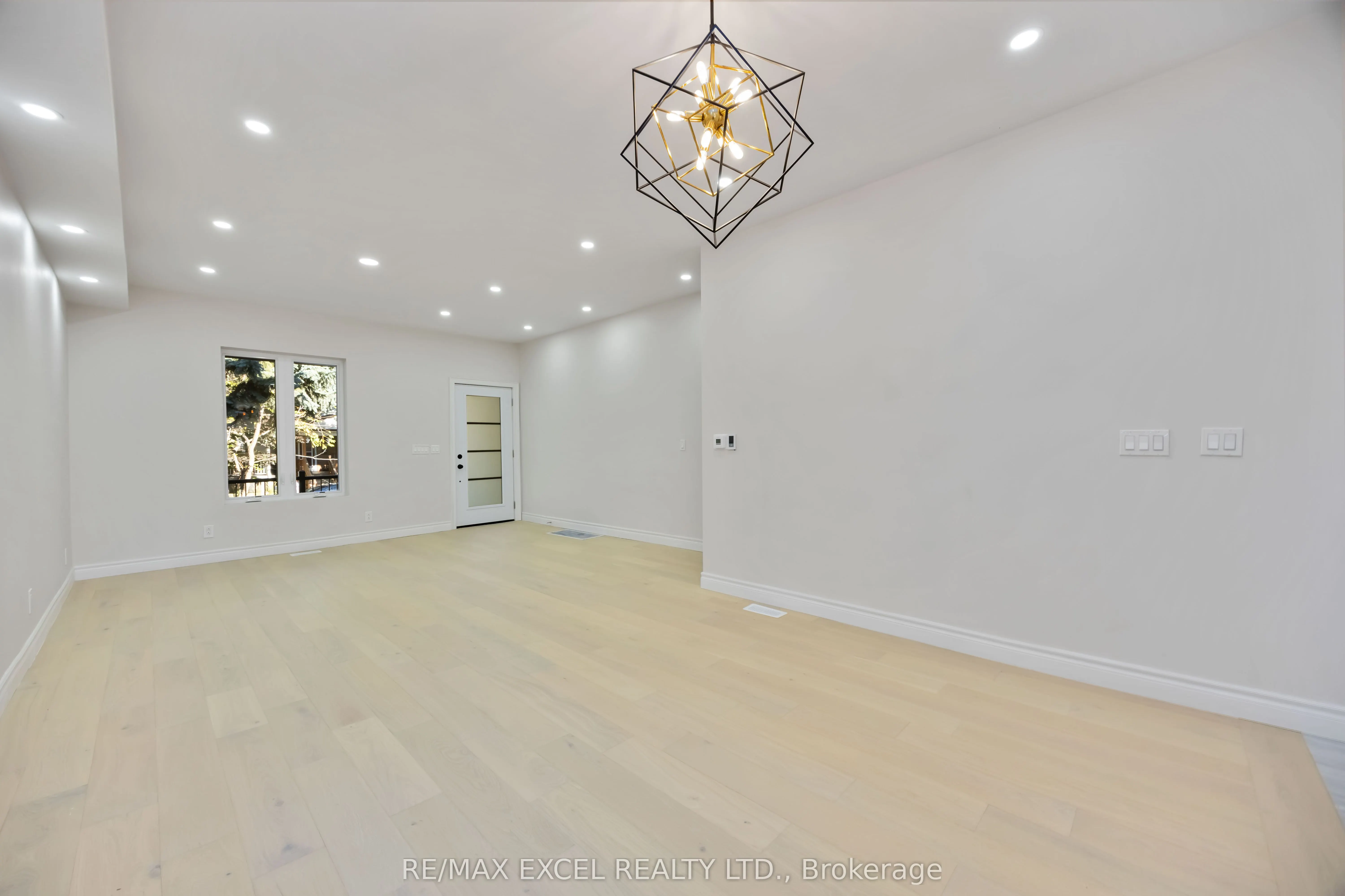 806 Gladstone Avenue
