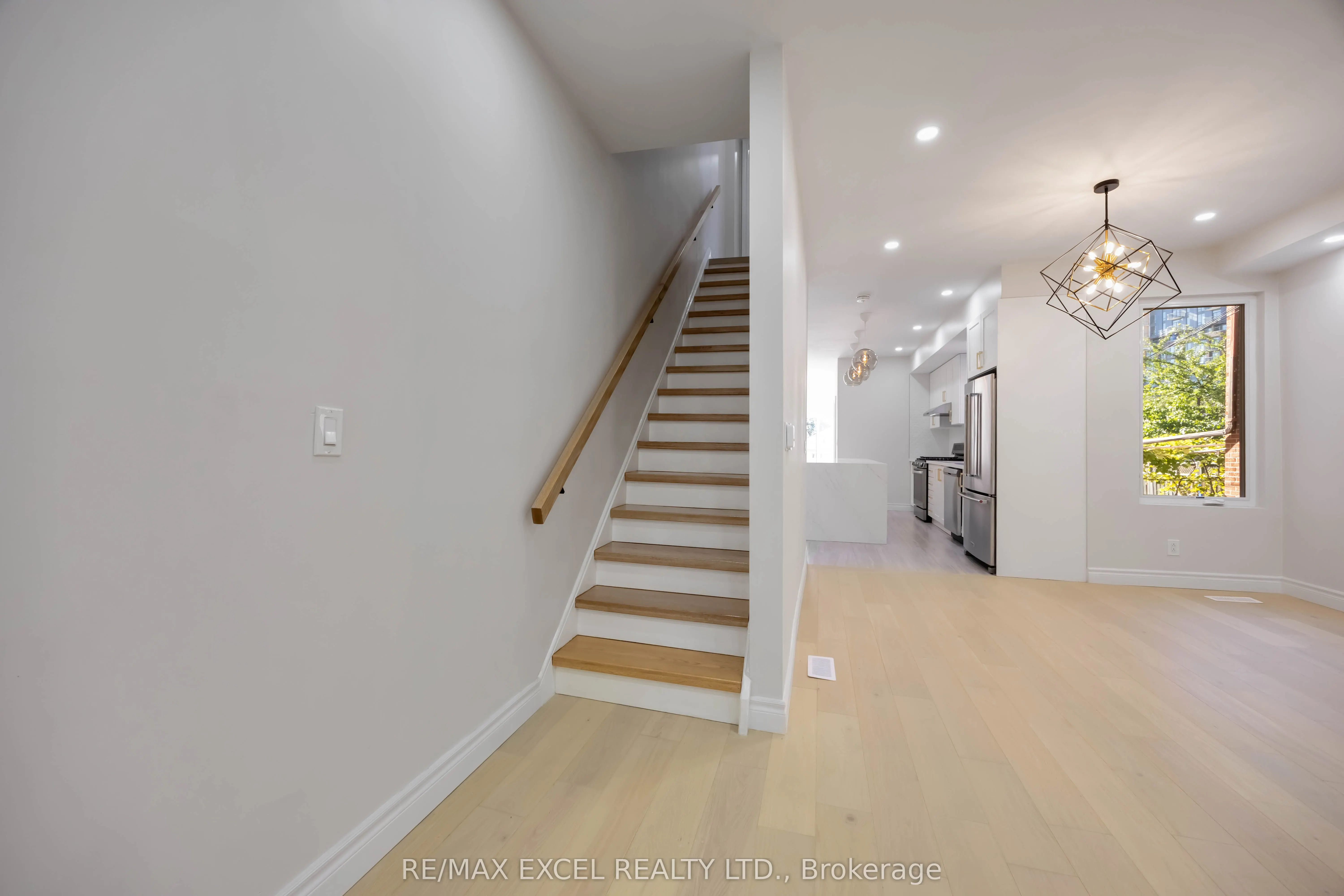 806 Gladstone Avenue