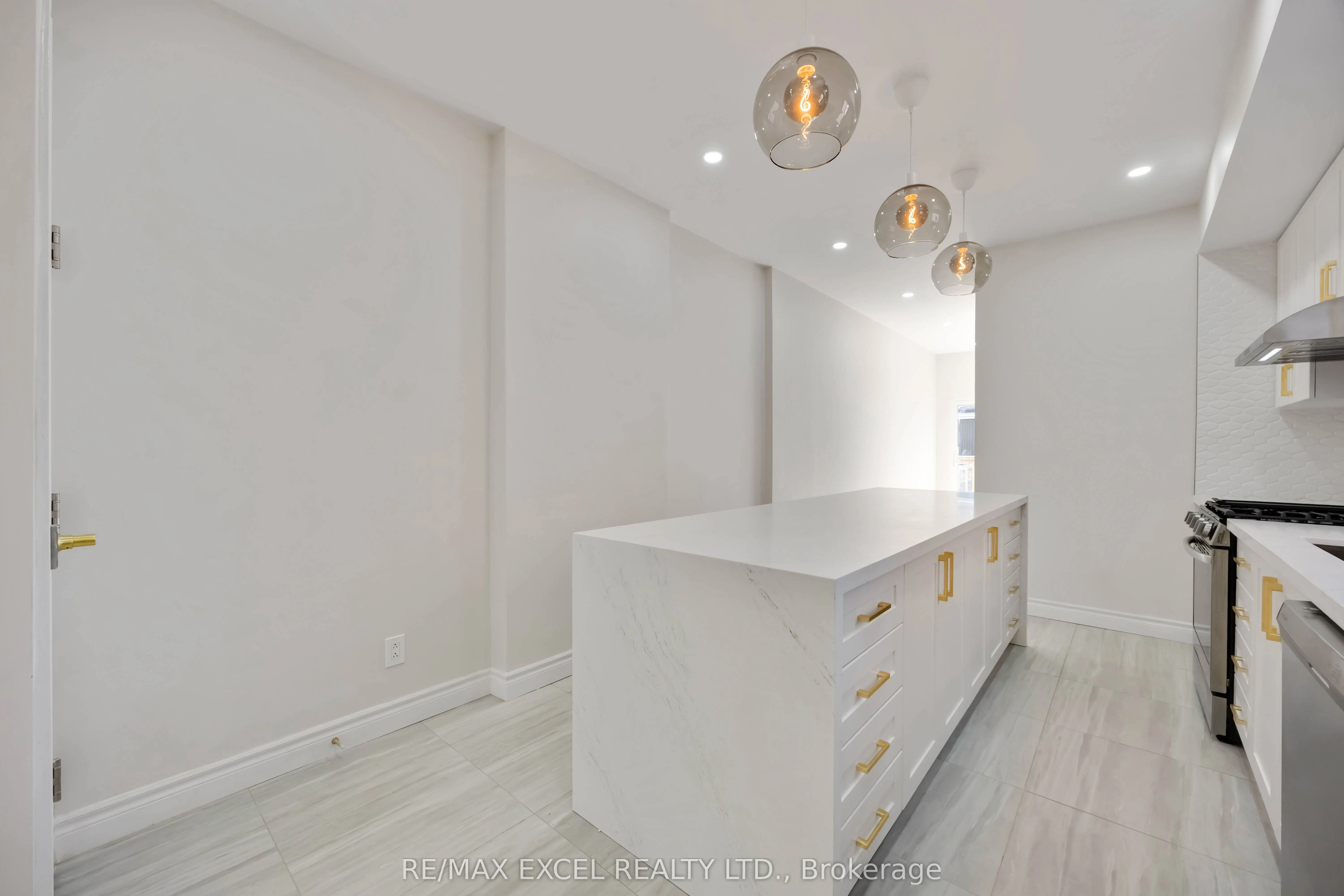 806 Gladstone Avenue