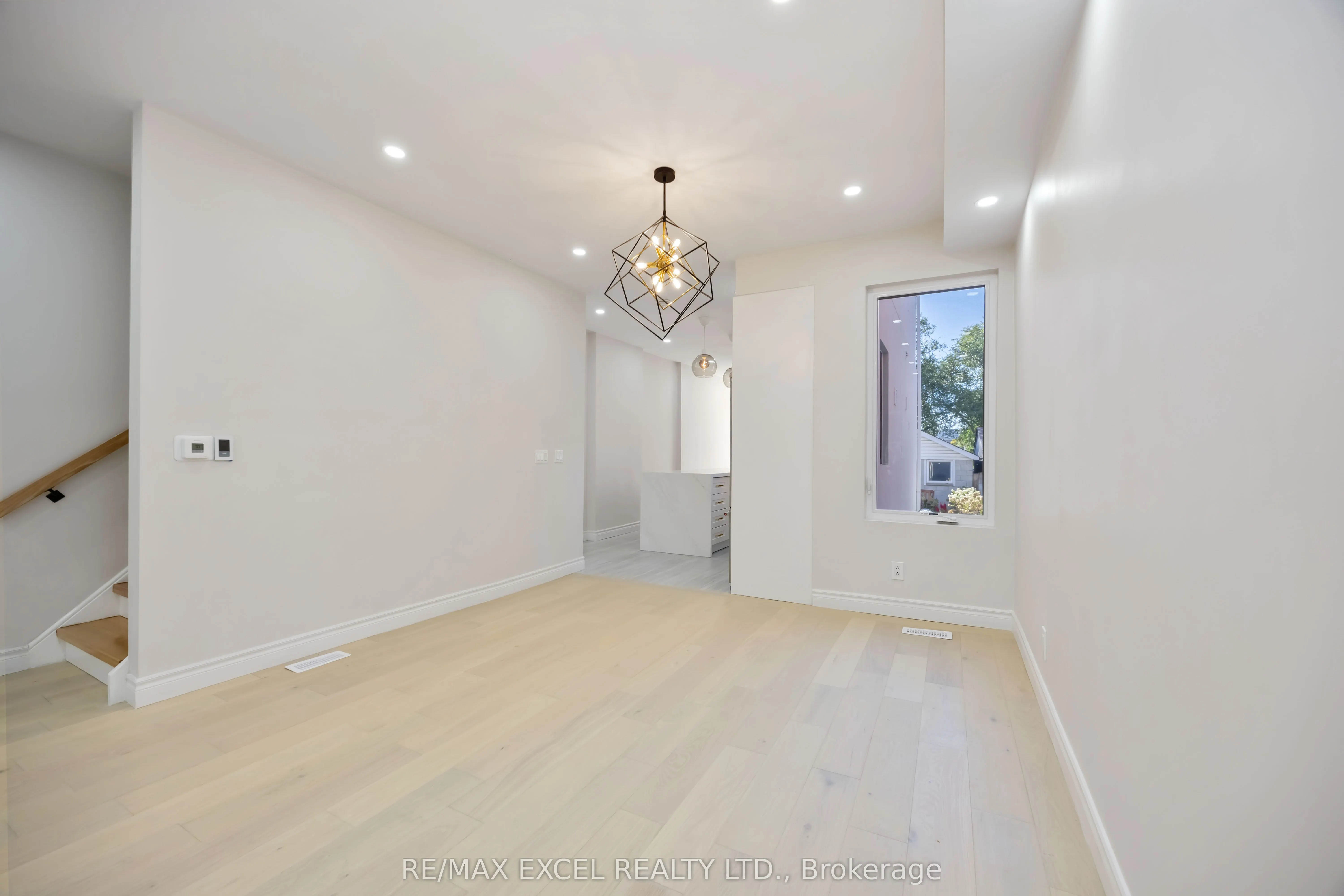 806 Gladstone Avenue