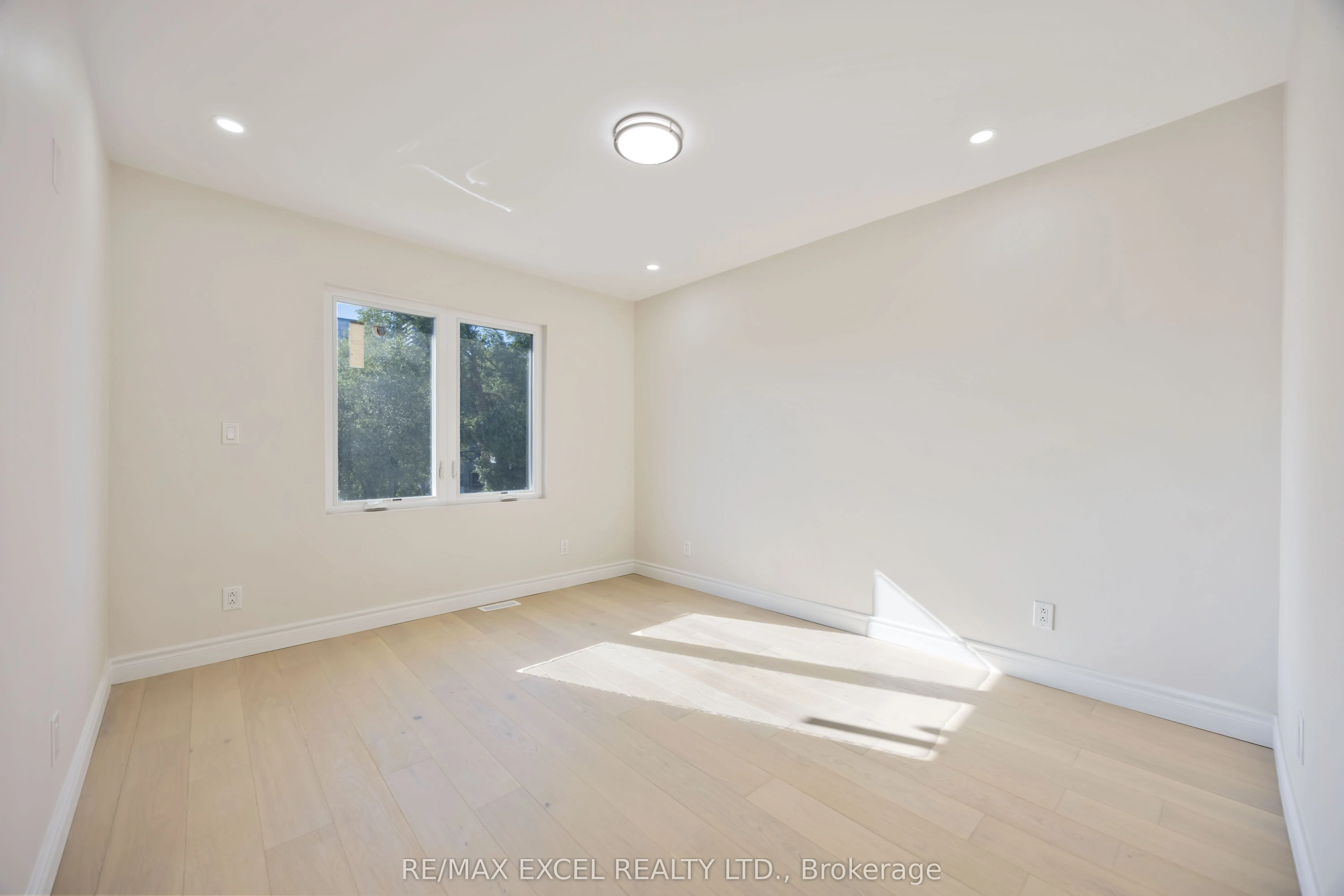 806 Gladstone Avenue