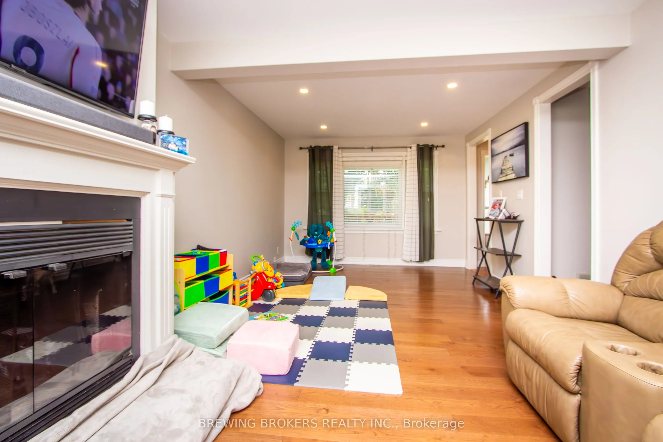27 Pine Avenue N
