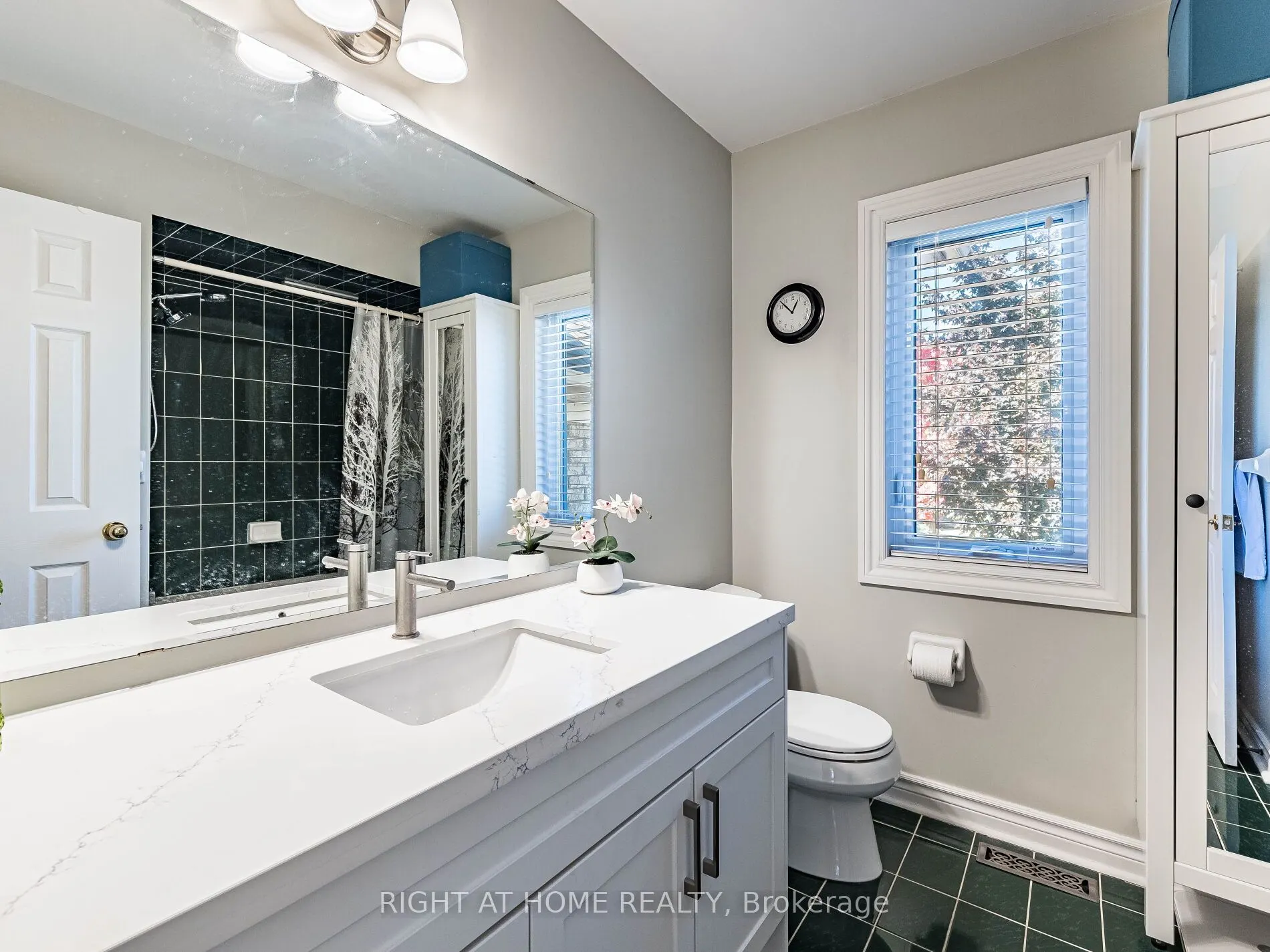 2204 Carpenters Circle