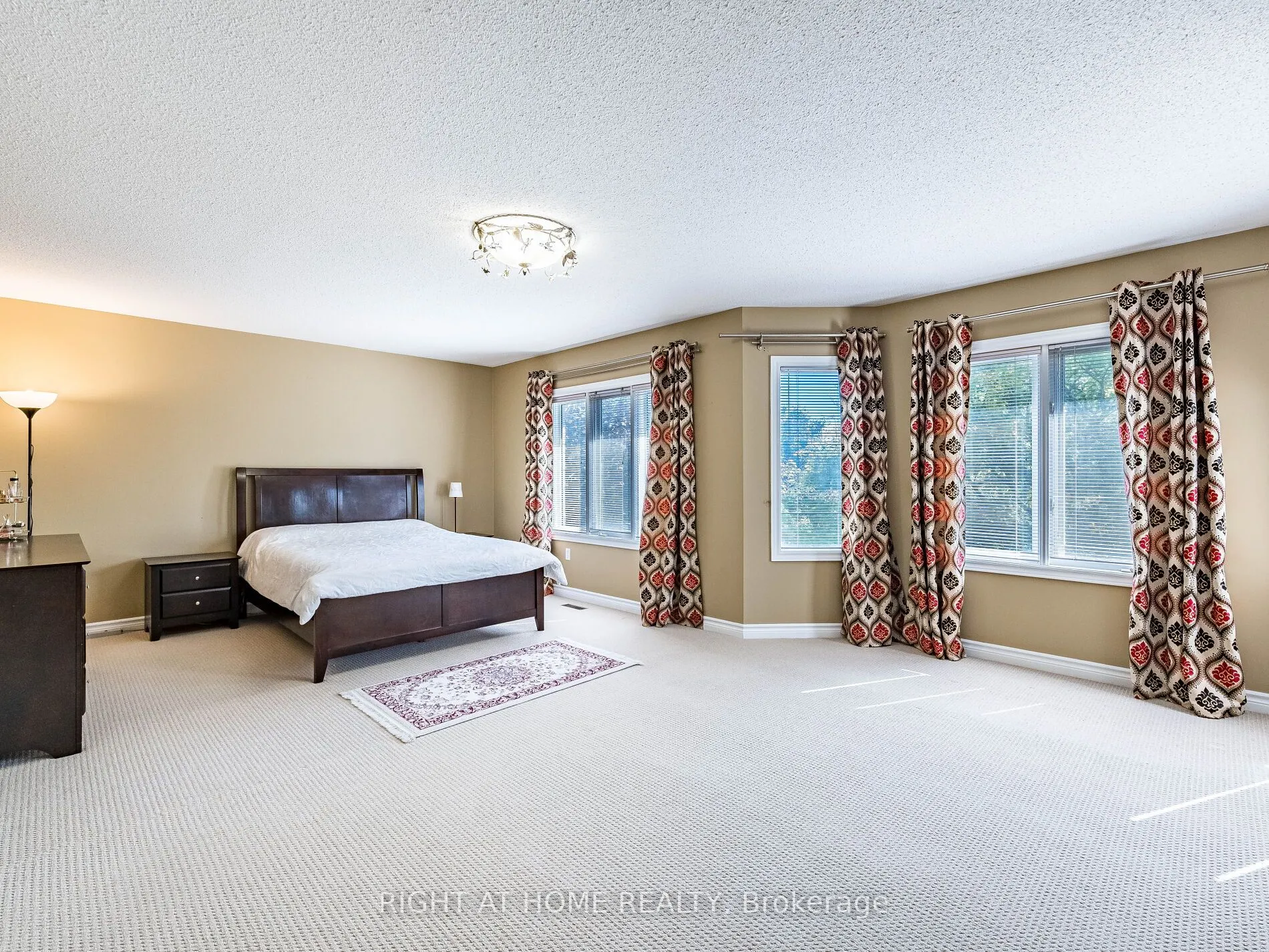 2204 Carpenters Circle