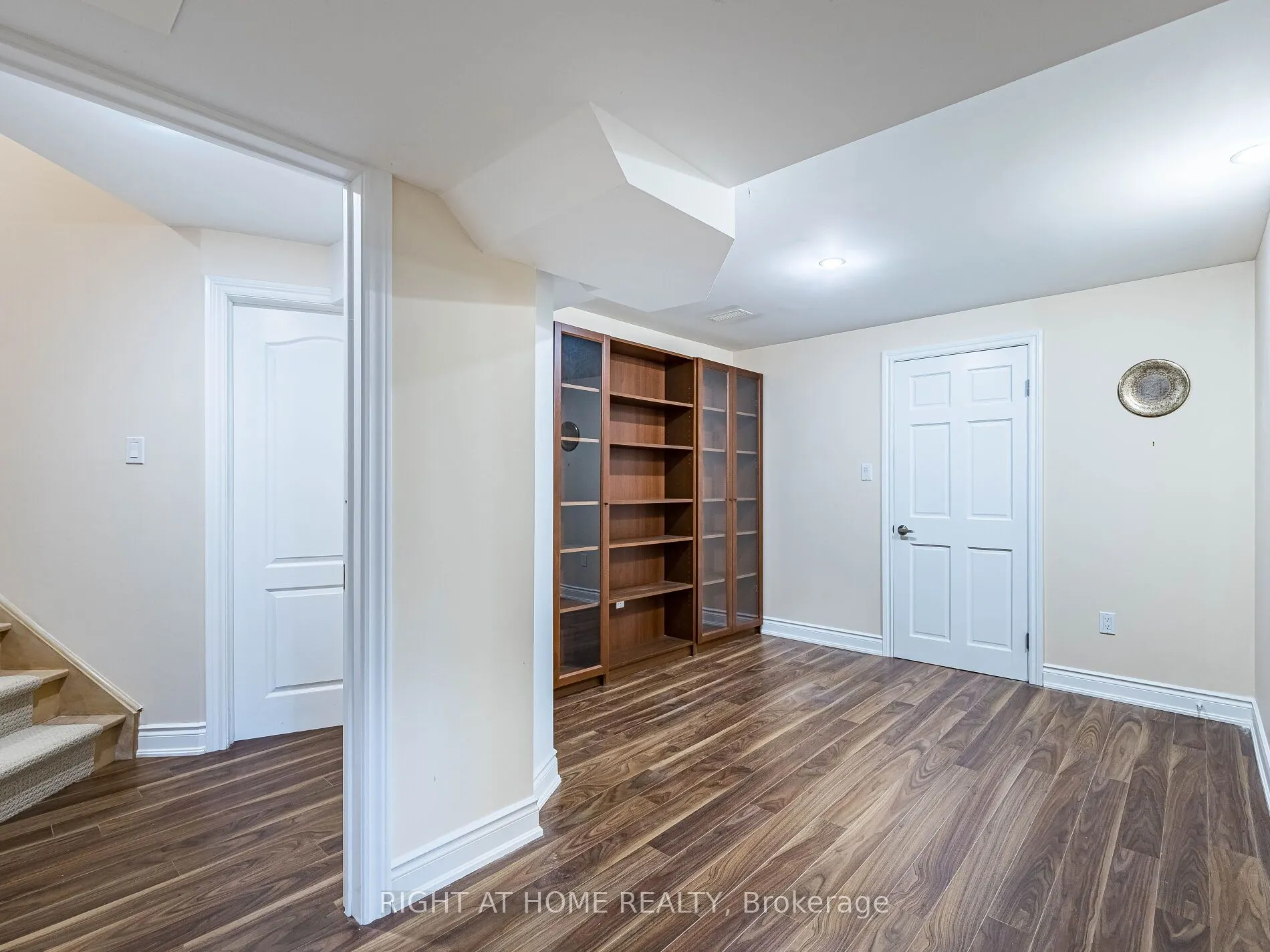 2204 Carpenters Circle