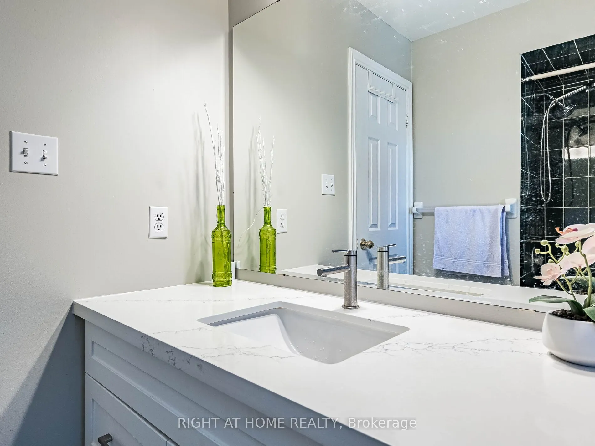 2204 Carpenters Circle