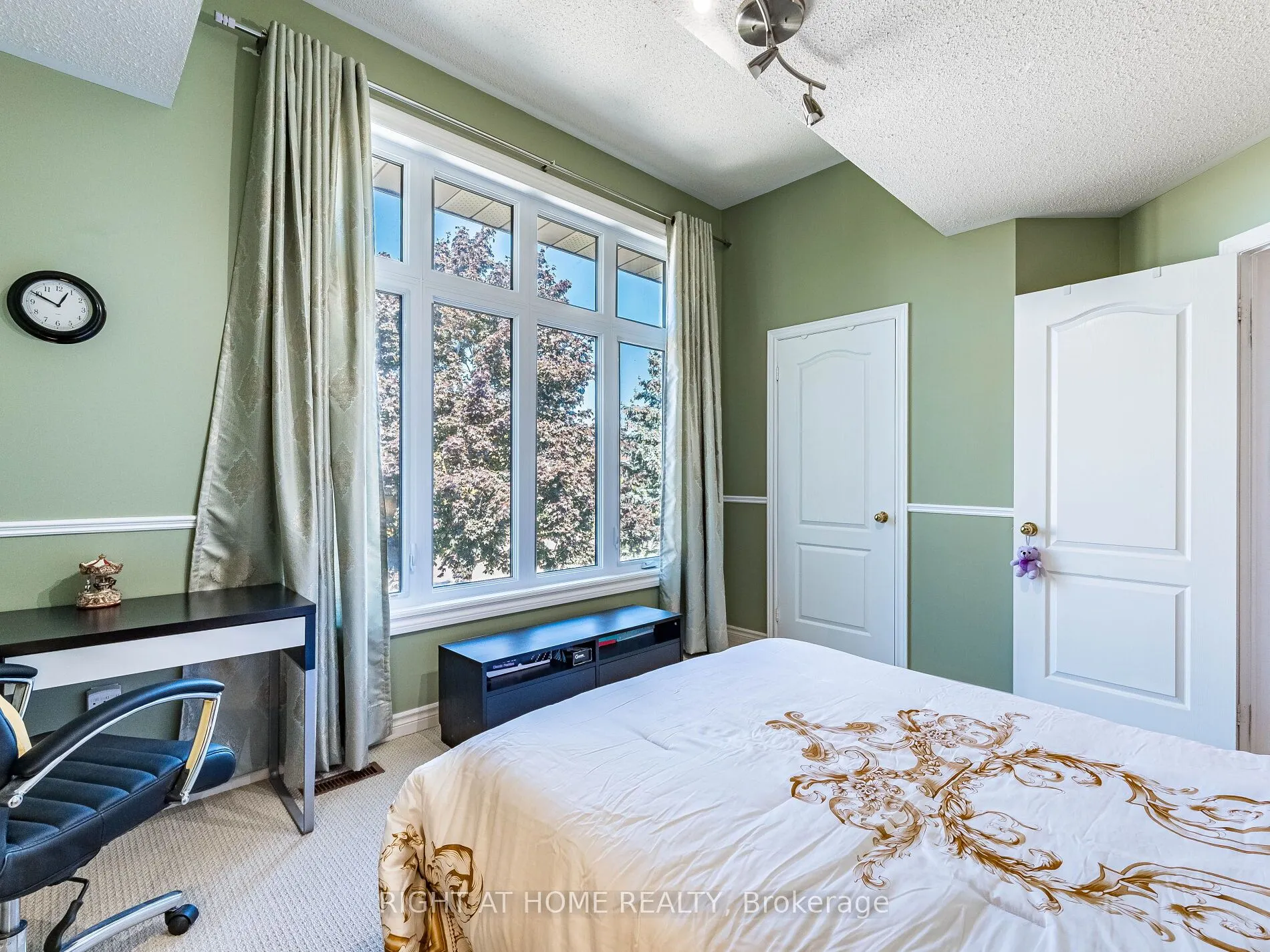 2204 Carpenters Circle