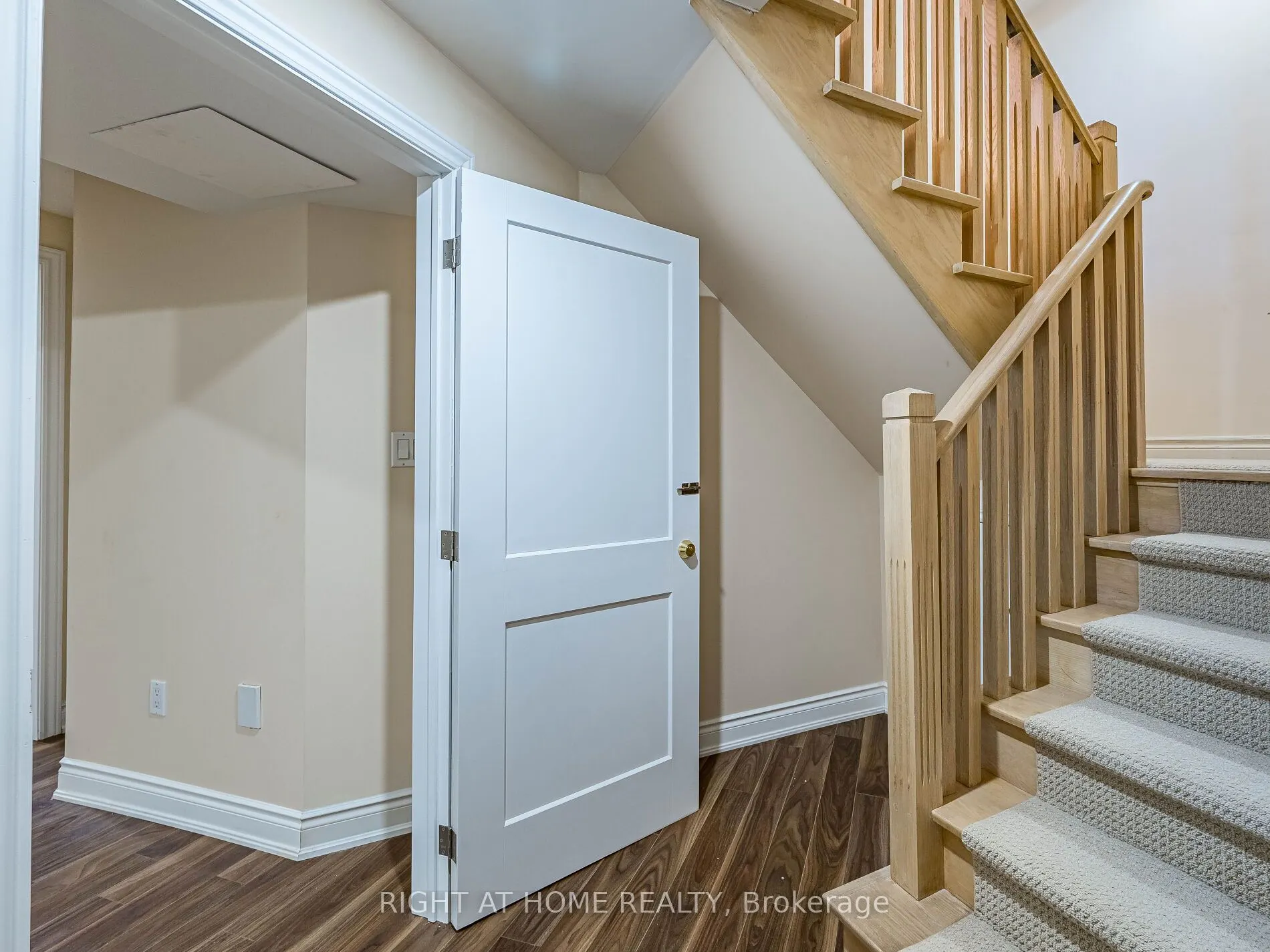2204 Carpenters Circle